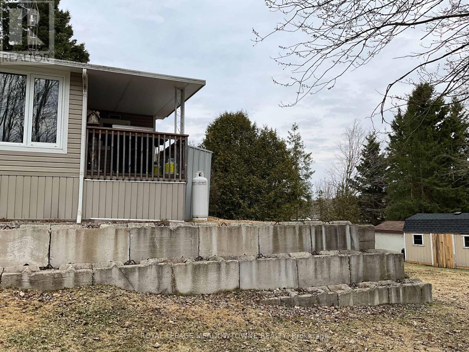 












8 GRAND  VISTA DRIVE

,
Wellington North,




Ontario
N0G2L0

