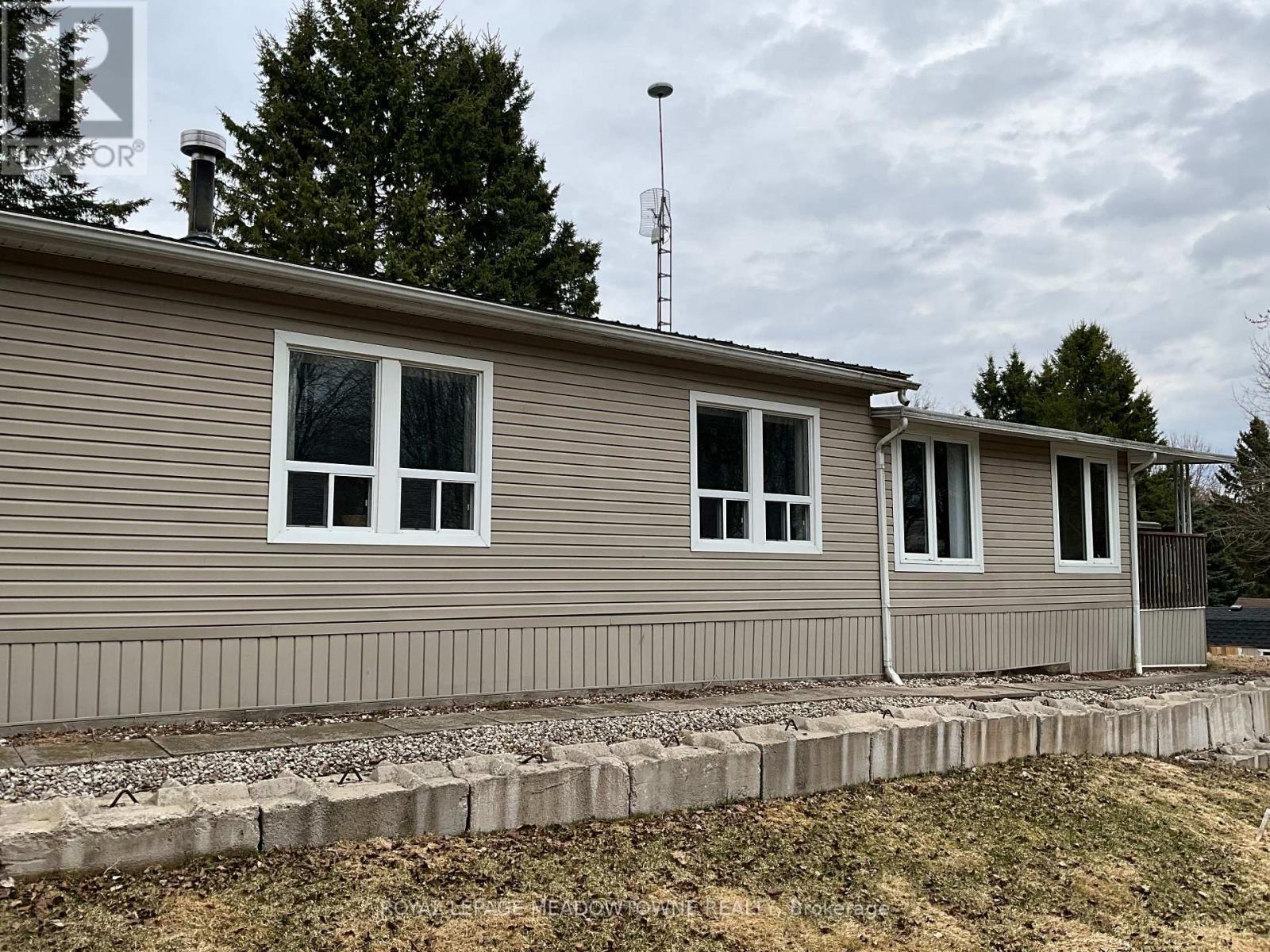 












8 GRAND  VISTA DRIVE

,
Wellington North,




Ontario
N0G2L0

