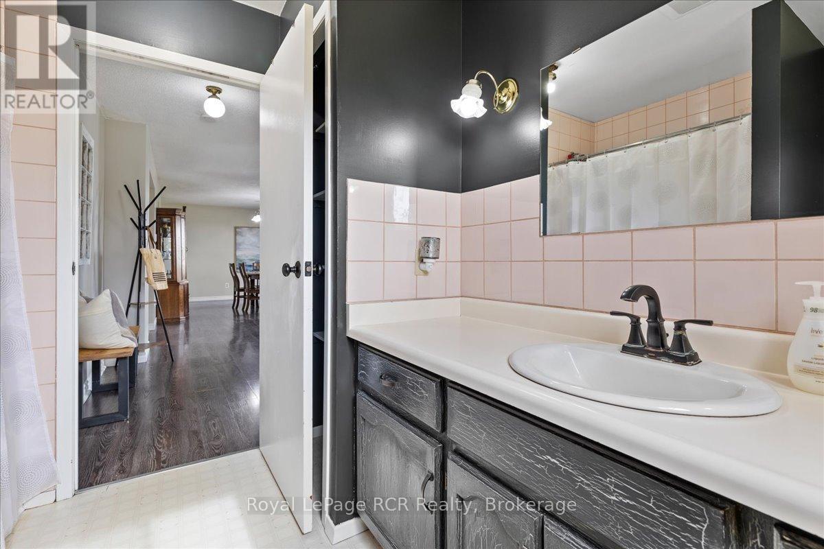 












8008 WELLINGTON ROAD 7 ROAD

,
Mapleton,




Ontario
N0G2K0

