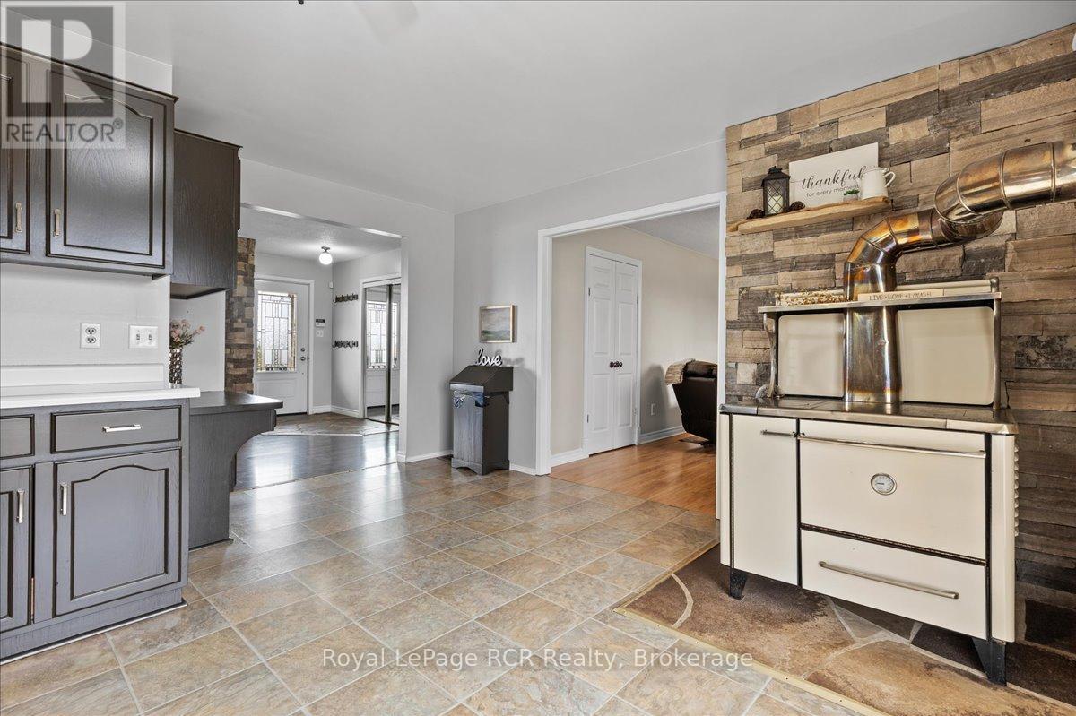 












8008 WELLINGTON ROAD 7 ROAD

,
Mapleton,




Ontario
N0G2K0

