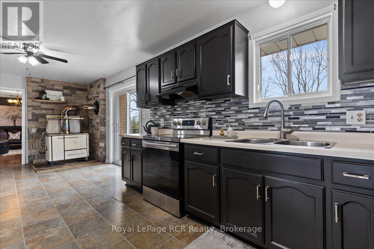 












8008 WELLINGTON ROAD 7 ROAD

,
Mapleton,




Ontario
N0G2K0

