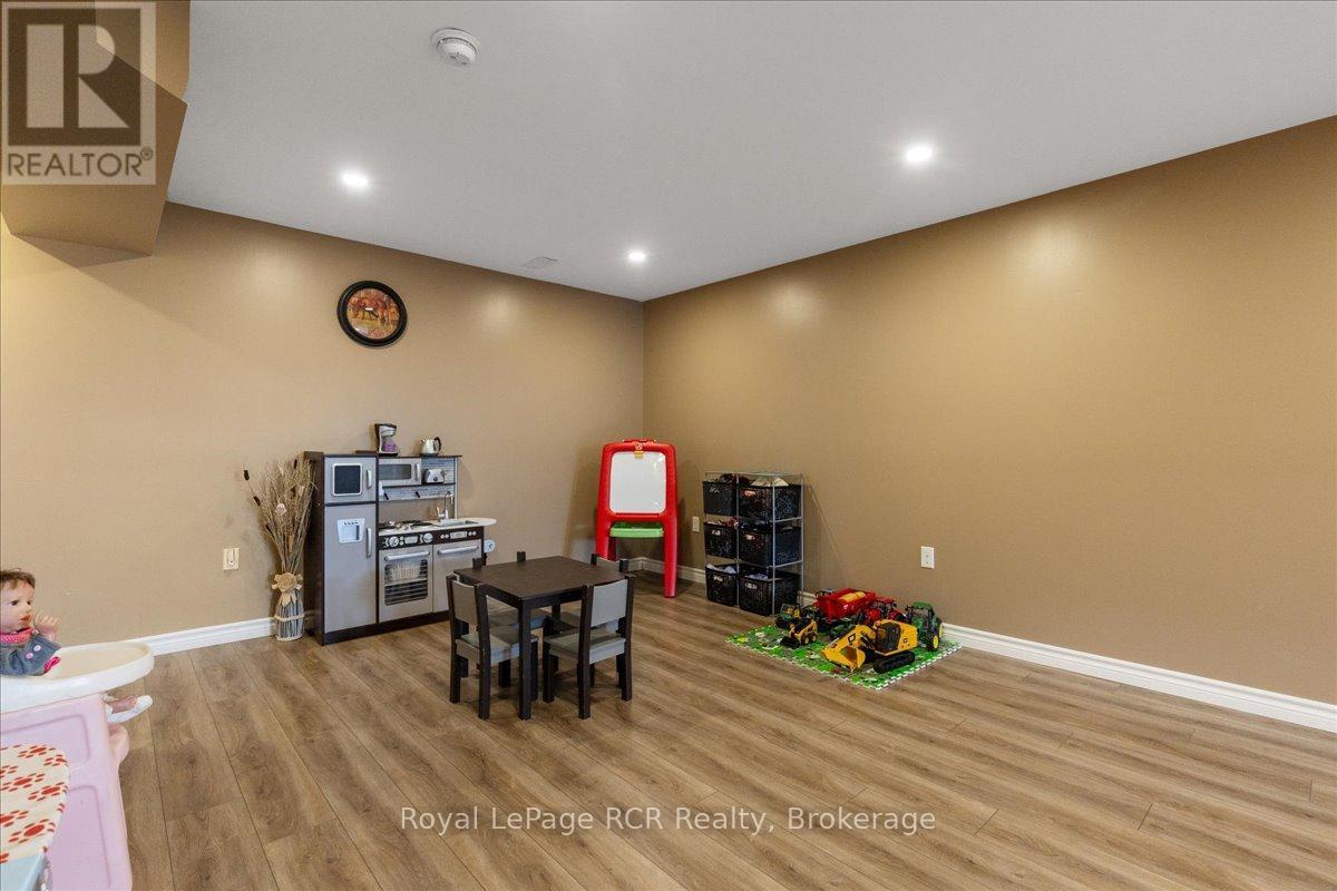 












8008 WELLINGTON ROAD 7 ROAD

,
Mapleton,




Ontario
N0G2K0

