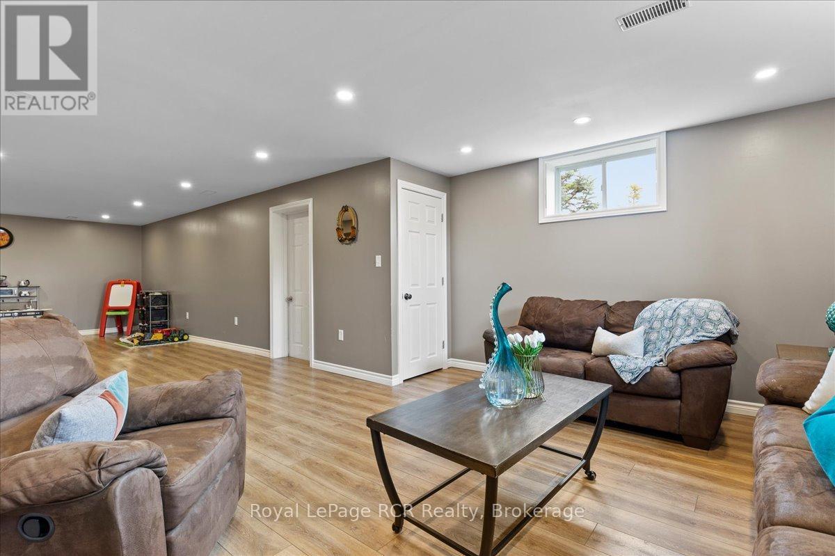 












8008 WELLINGTON ROAD 7 ROAD

,
Mapleton,




Ontario
N0G2K0

