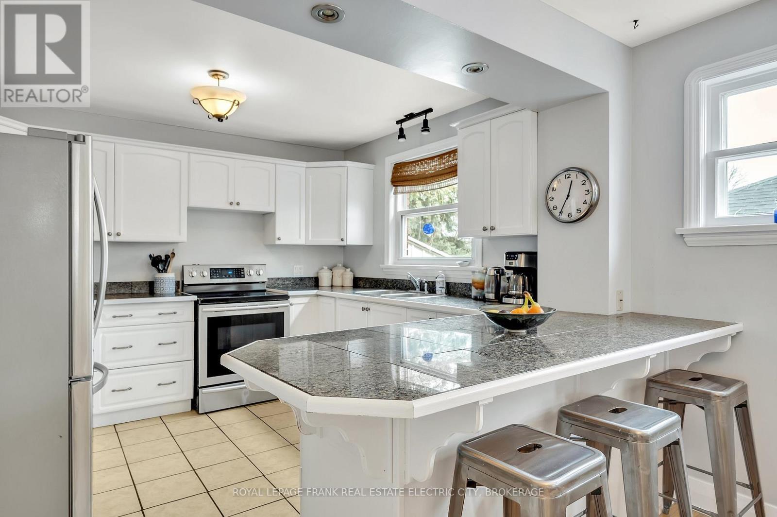 












650 SHERBROOKE STREET

,
Peterborough Central (Old West End),




Ontario
K9J2P6

