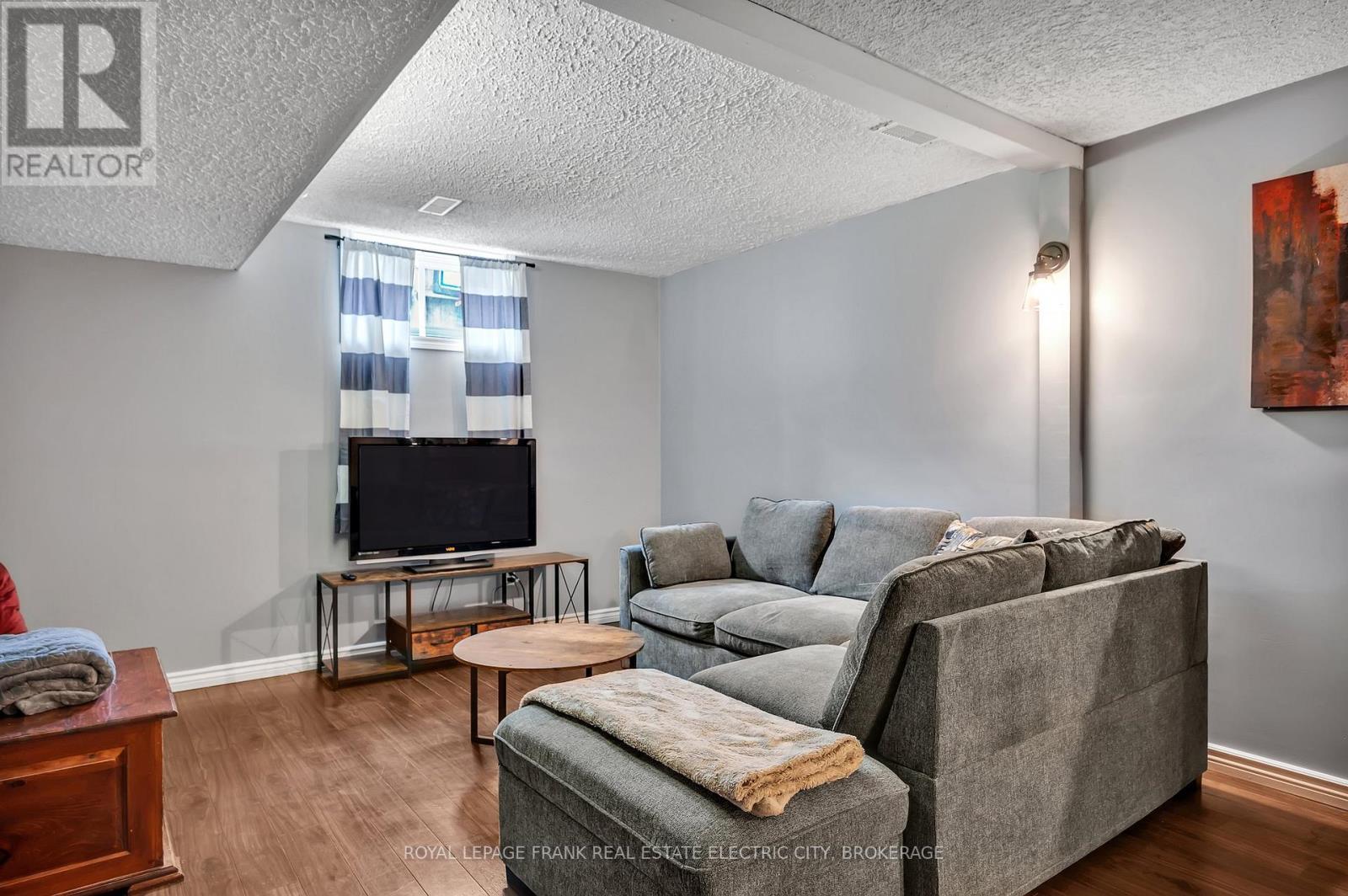 












650 SHERBROOKE STREET

,
Peterborough Central (Old West End),




Ontario
K9J2P6

