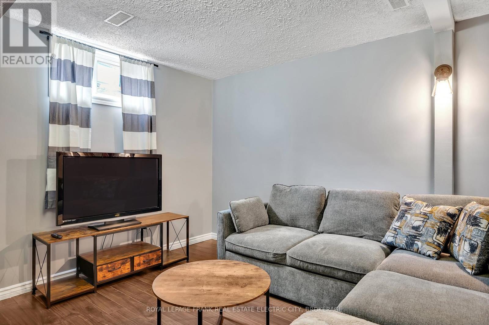 












650 SHERBROOKE STREET

,
Peterborough Central (Old West End),




Ontario
K9J2P6

