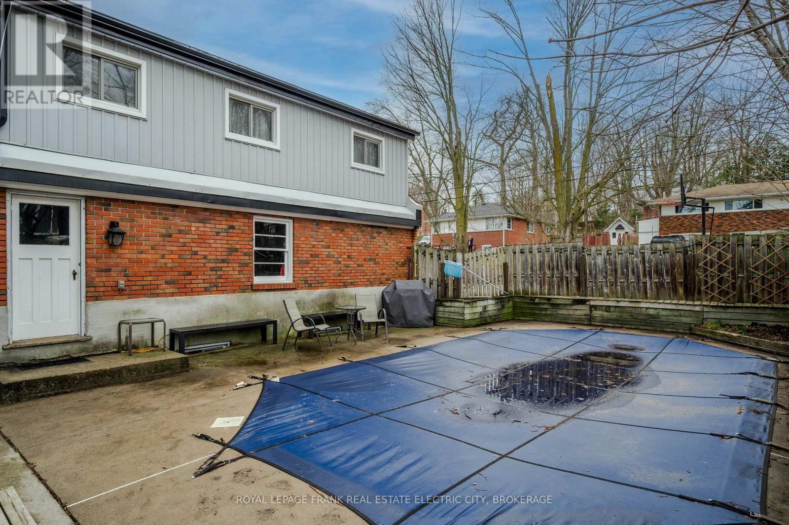 












650 SHERBROOKE STREET

,
Peterborough Central (Old West End),




Ontario
K9J2P6

