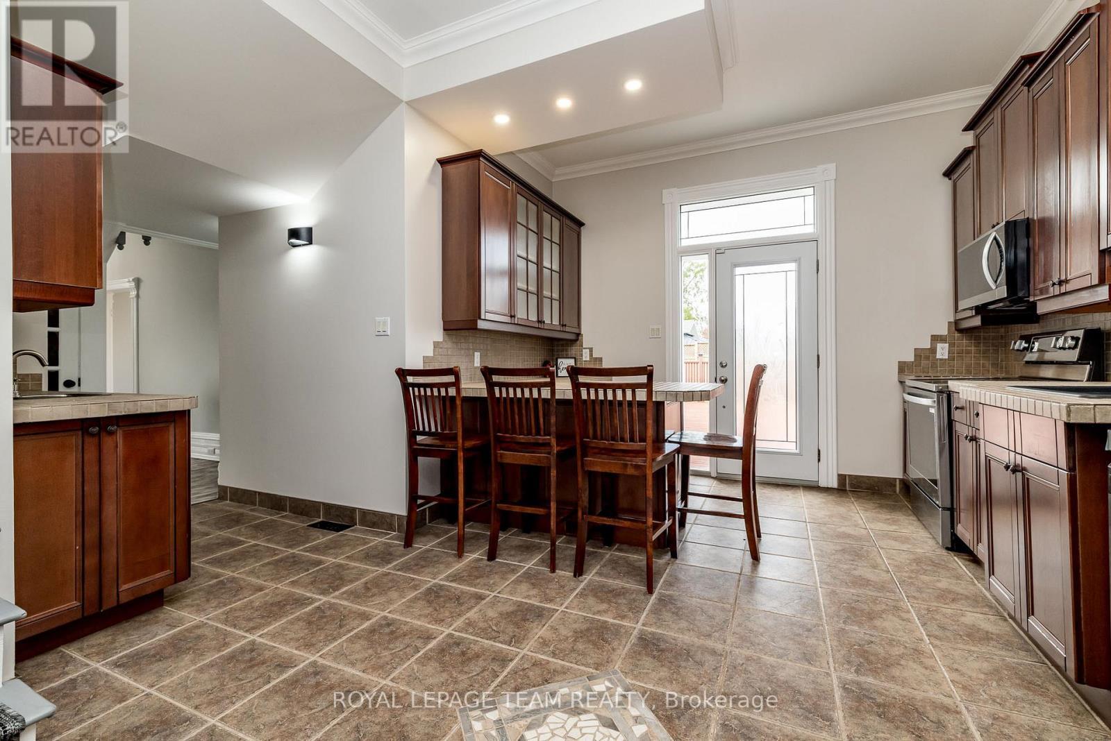 












294 DUMBRILLE STREET

,
North Grenville,




Ontario
K0G1J0

