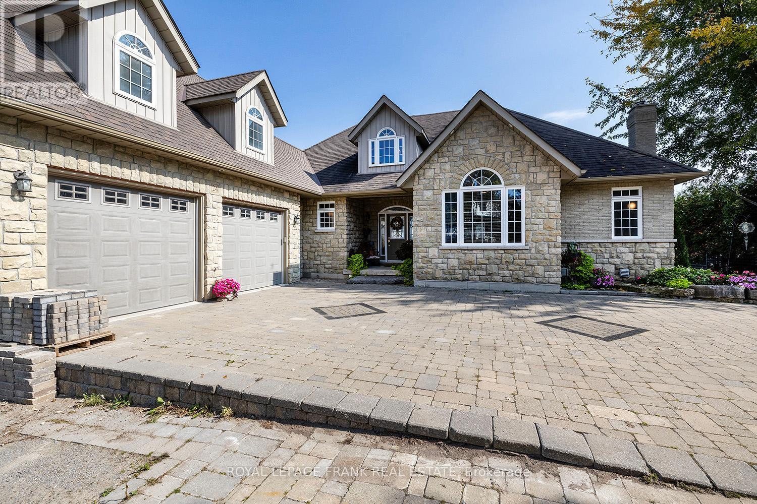 












24 GILSON POINT PLACE

,
Kawartha Lakes (Mariposa),




Ontario
K0M2C0

