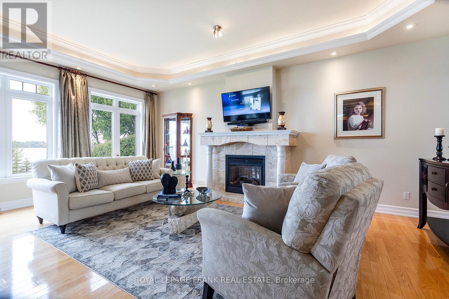 












24 GILSON POINT PLACE

,
Kawartha Lakes (Mariposa),




Ontario
K0M2C0

