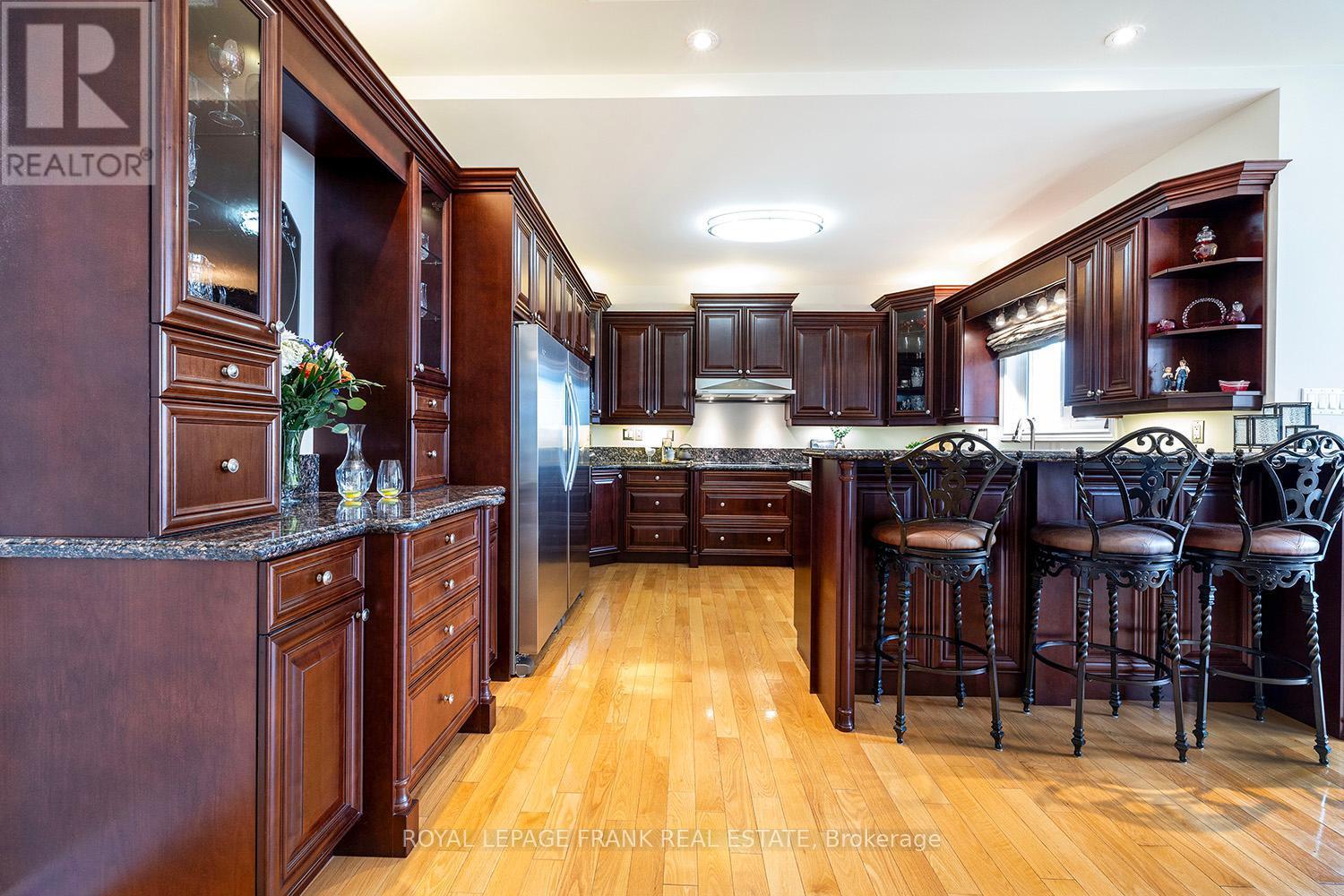 












24 GILSON POINT PLACE

,
Kawartha Lakes (Mariposa),




Ontario
K0M2C0

