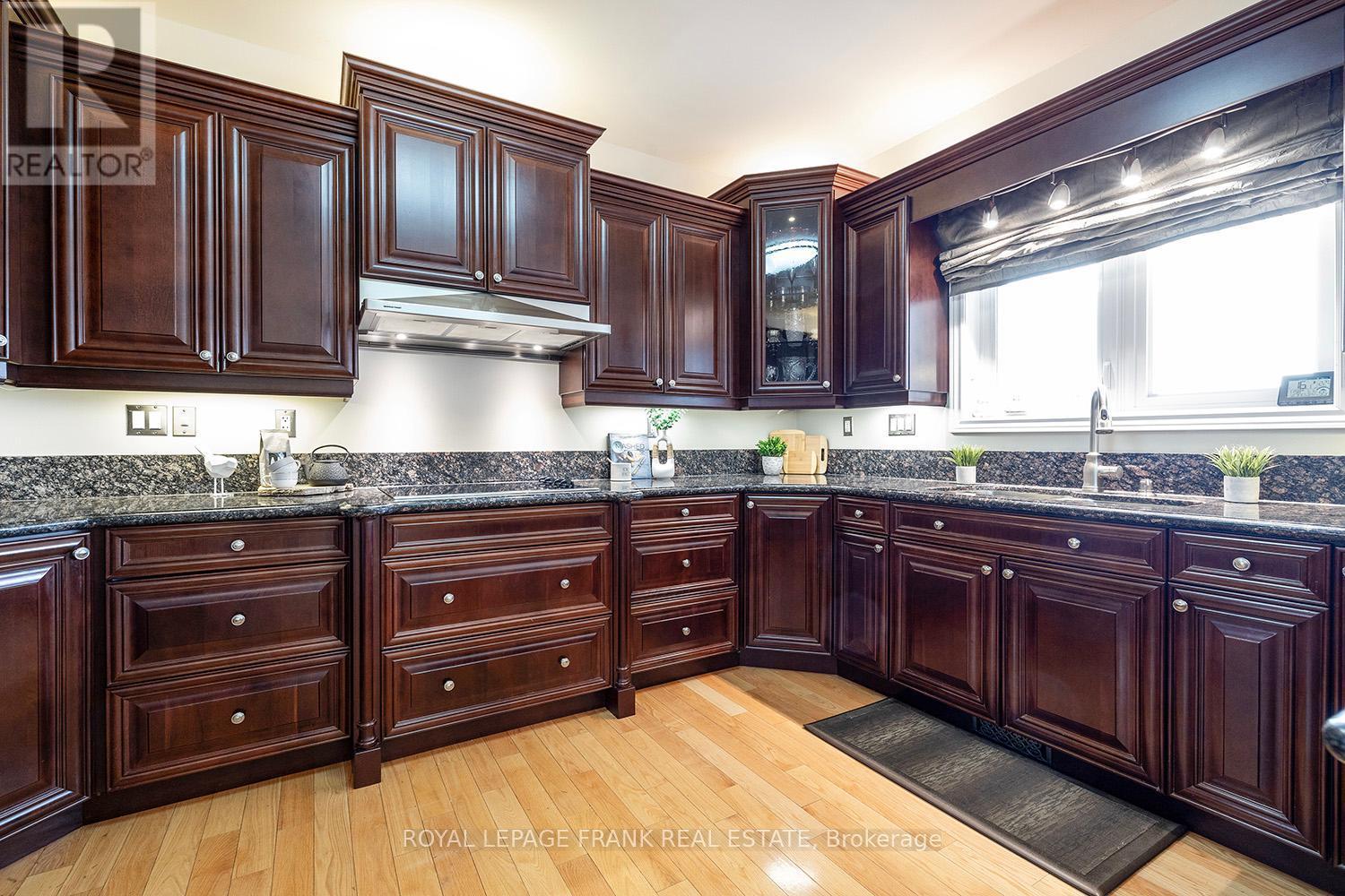 












24 GILSON POINT PLACE

,
Kawartha Lakes (Mariposa),




Ontario
K0M2C0

