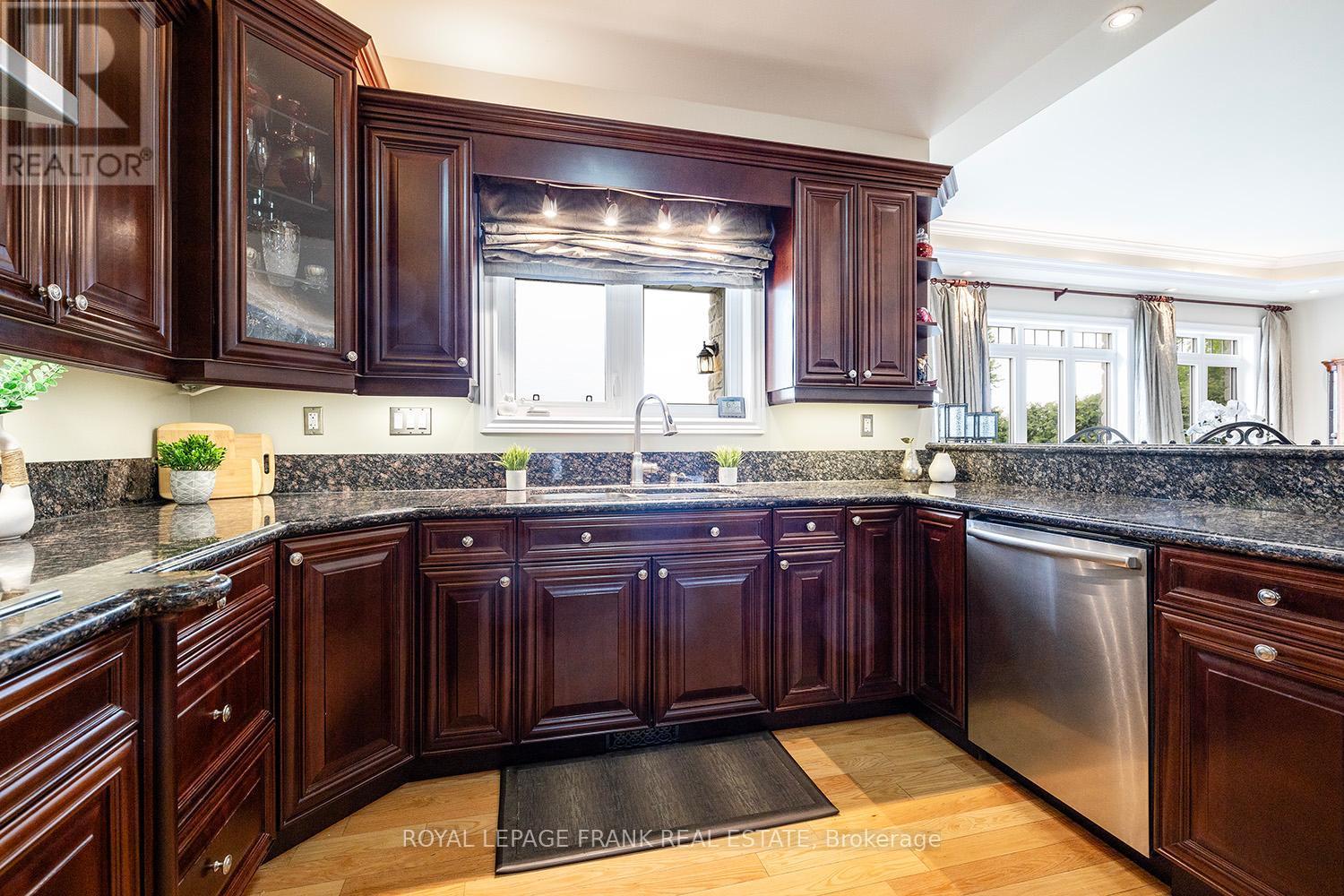 












24 GILSON POINT PLACE

,
Kawartha Lakes (Mariposa),




Ontario
K0M2C0

