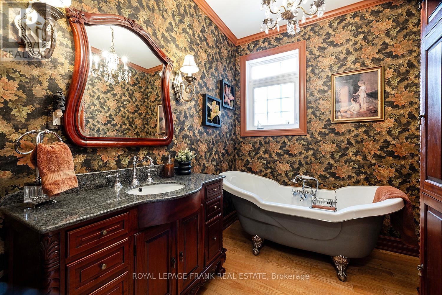 












24 GILSON POINT PLACE

,
Kawartha Lakes (Mariposa),




Ontario
K0M2C0

