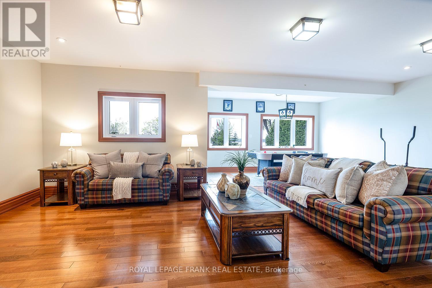 












24 GILSON POINT PLACE

,
Kawartha Lakes (Mariposa),




Ontario
K0M2C0

