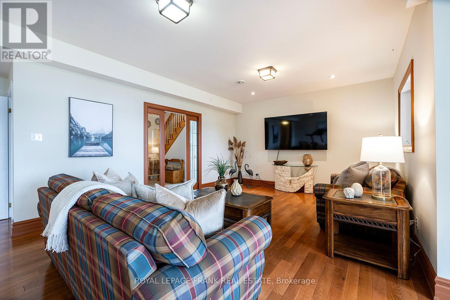 












24 GILSON POINT PLACE

,
Kawartha Lakes (Mariposa),




Ontario
K0M2C0


