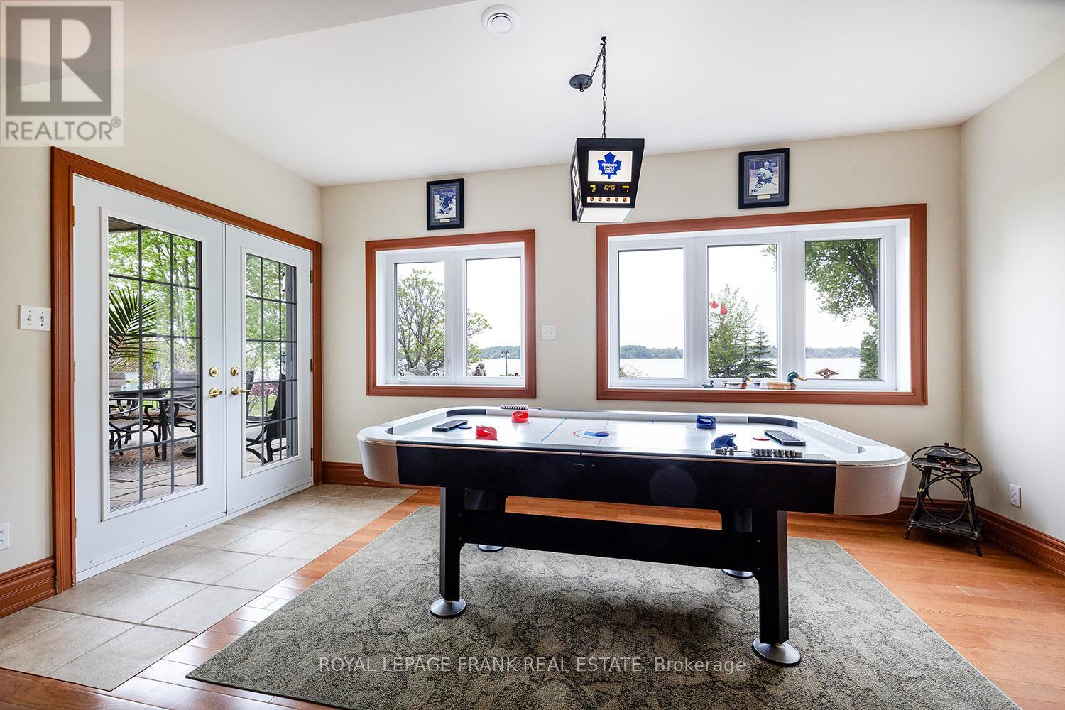 












24 GILSON POINT PLACE

,
Kawartha Lakes (Mariposa),




Ontario
K0M2C0

