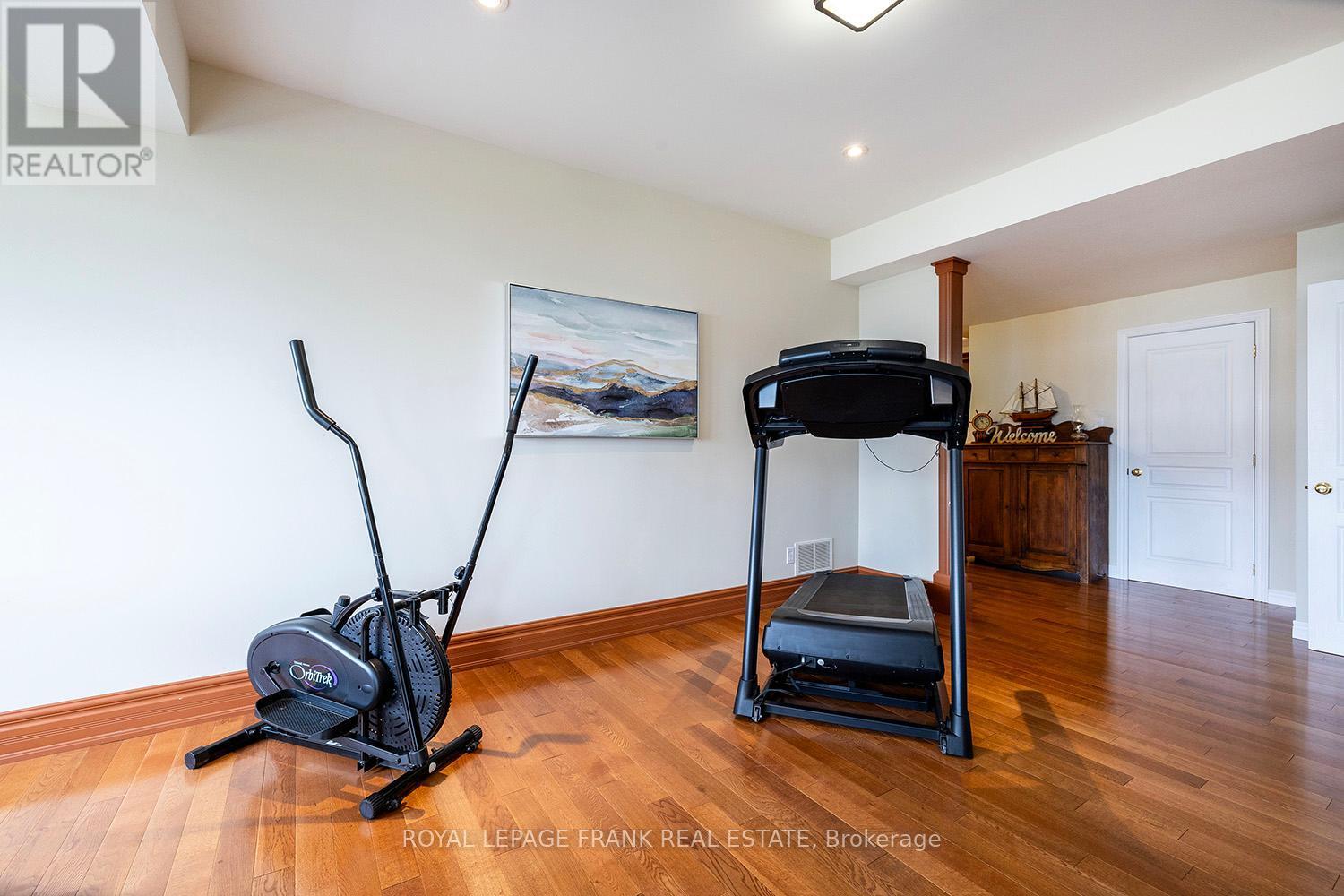












24 GILSON POINT PLACE

,
Kawartha Lakes (Mariposa),




Ontario
K0M2C0

