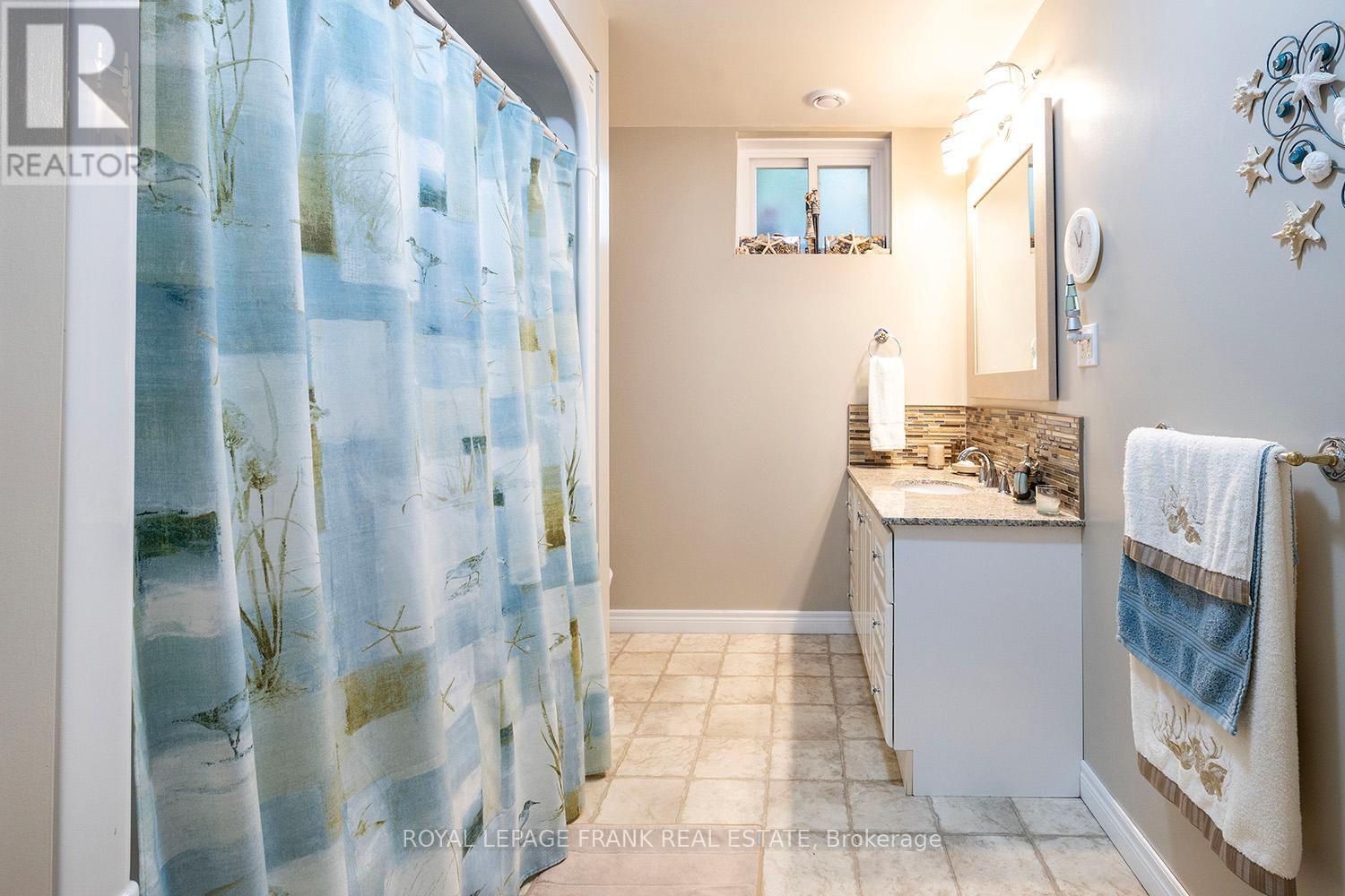












24 GILSON POINT PLACE

,
Kawartha Lakes (Mariposa),




Ontario
K0M2C0

