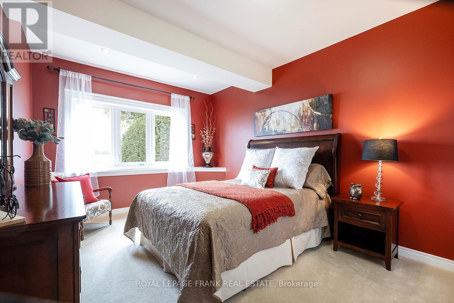 












24 GILSON POINT PLACE

,
Kawartha Lakes (Mariposa),




Ontario
K0M2C0

