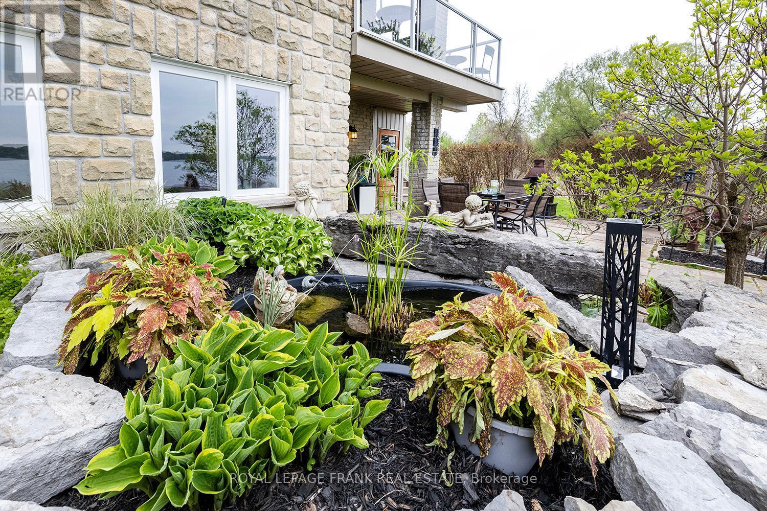 












24 GILSON POINT PLACE

,
Kawartha Lakes (Mariposa),




Ontario
K0M2C0

