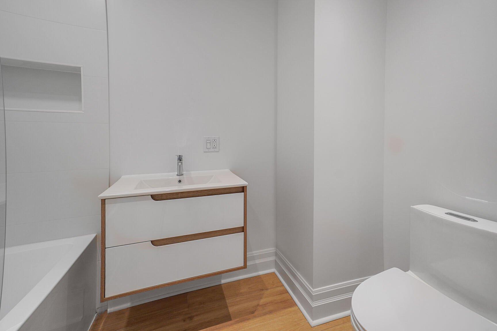 









6294


Rue St-Denis

,
Montréal (Rosemont/La Petite-Patrie),




QC
H2S2R7

