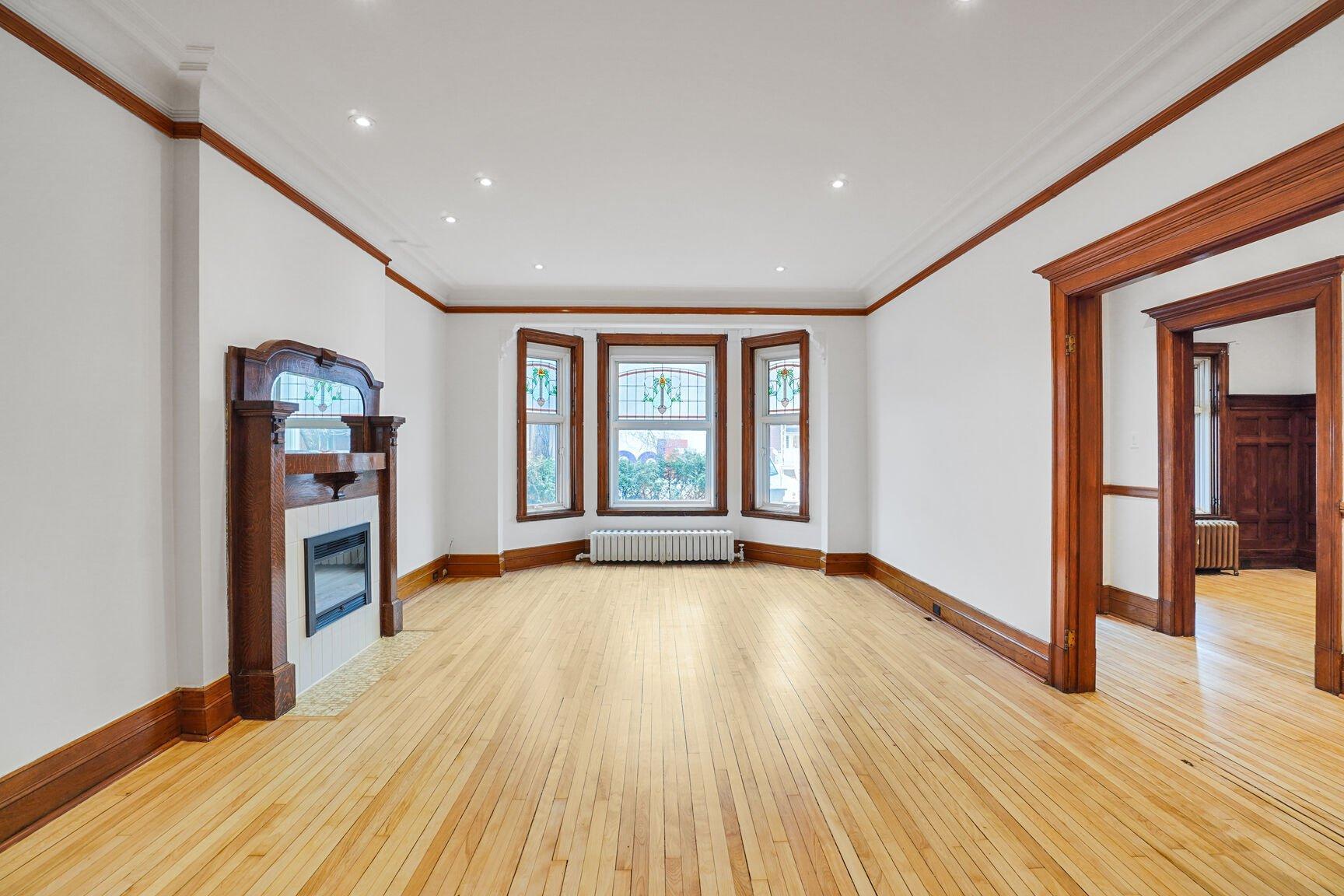 









6294


Rue St-Denis

,
Montréal (Rosemont/La Petite-Patrie),




QC
H2S2R7

