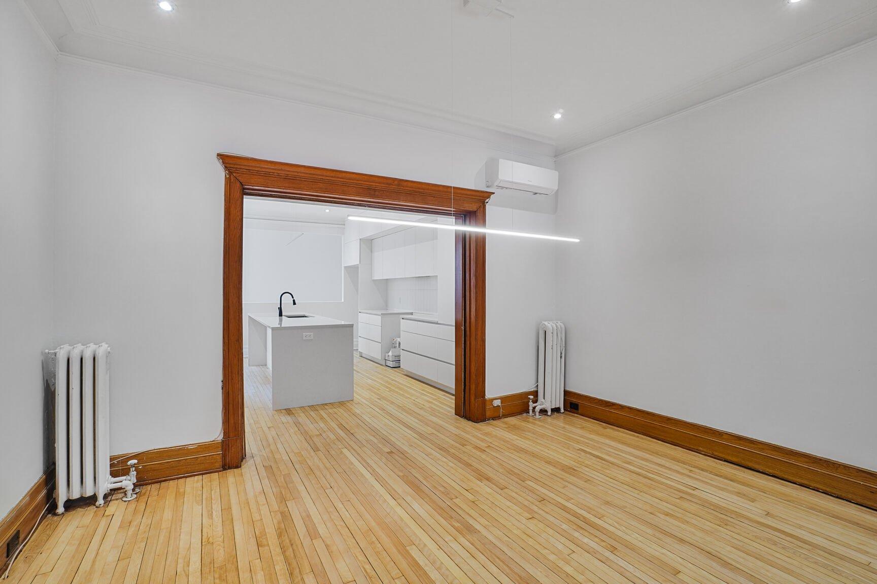 









6294


Rue St-Denis

,
Montréal (Rosemont/La Petite-Patrie),




QC
H2S2R7

