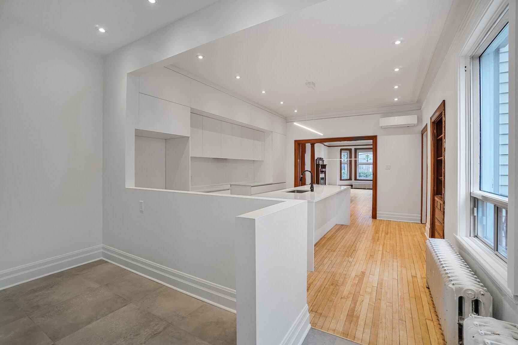









6294


Rue St-Denis

,
Montréal (Rosemont/La Petite-Patrie),




QC
H2S2R7

