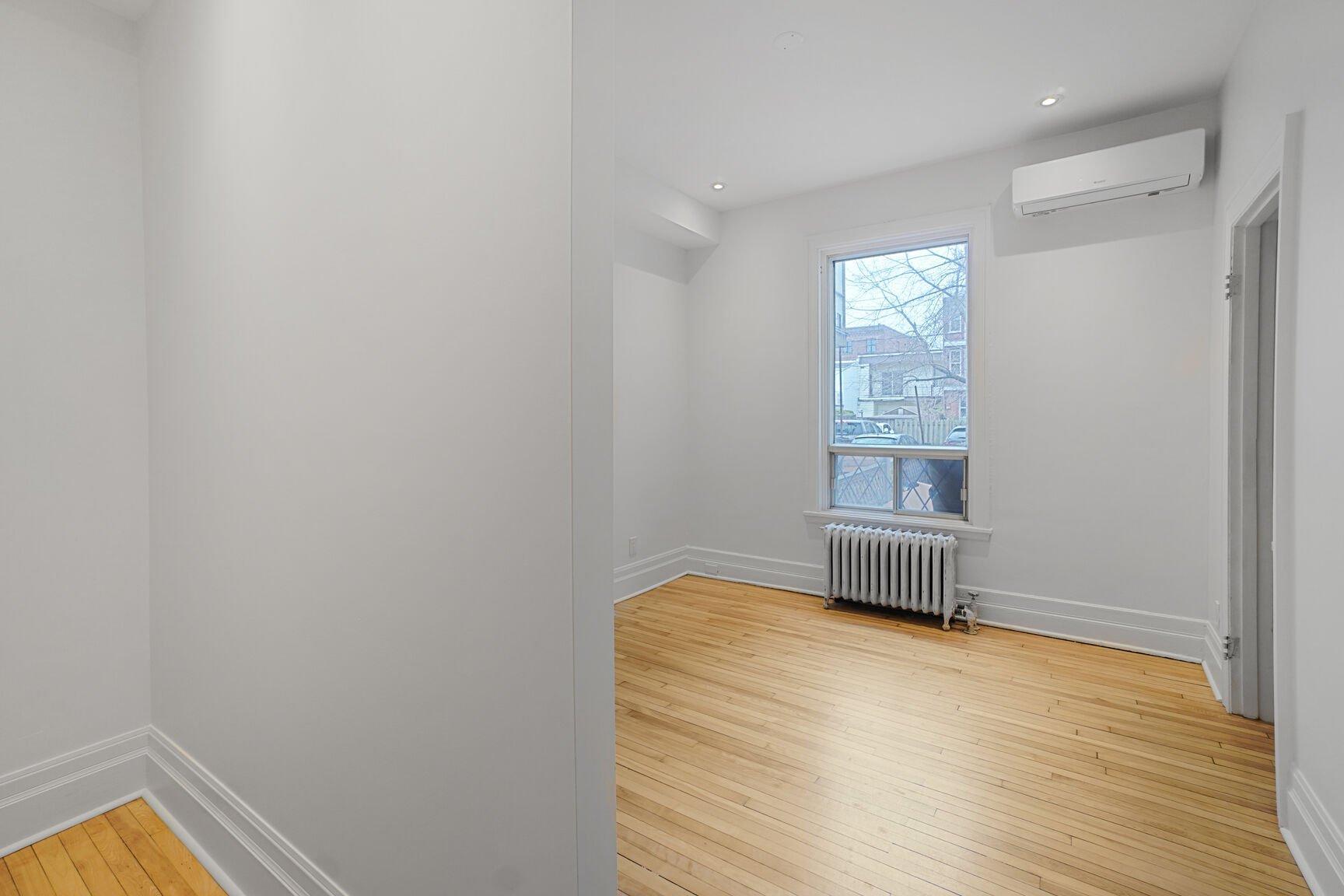 









6294


Rue St-Denis

,
Montréal (Rosemont/La Petite-Patrie),




QC
H2S2R7

