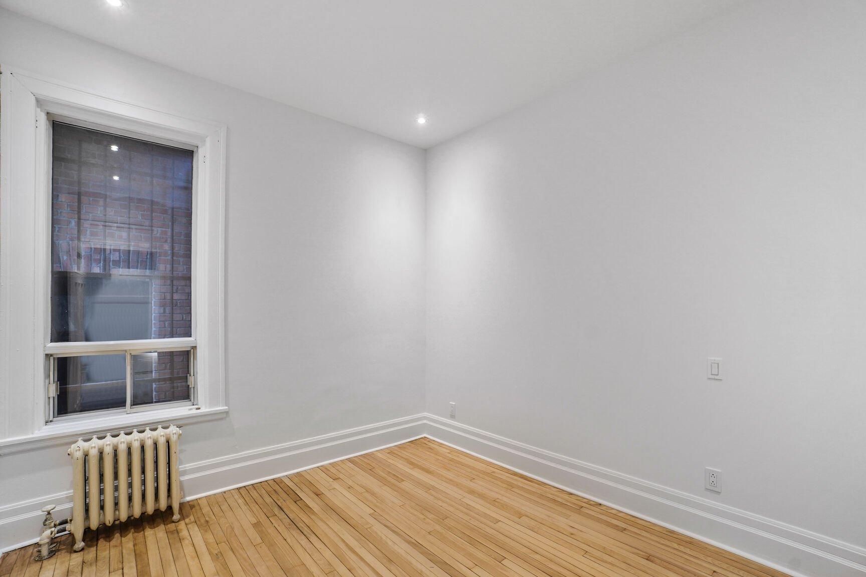 









6294


Rue St-Denis

,
Montréal (Rosemont/La Petite-Patrie),




QC
H2S2R7

