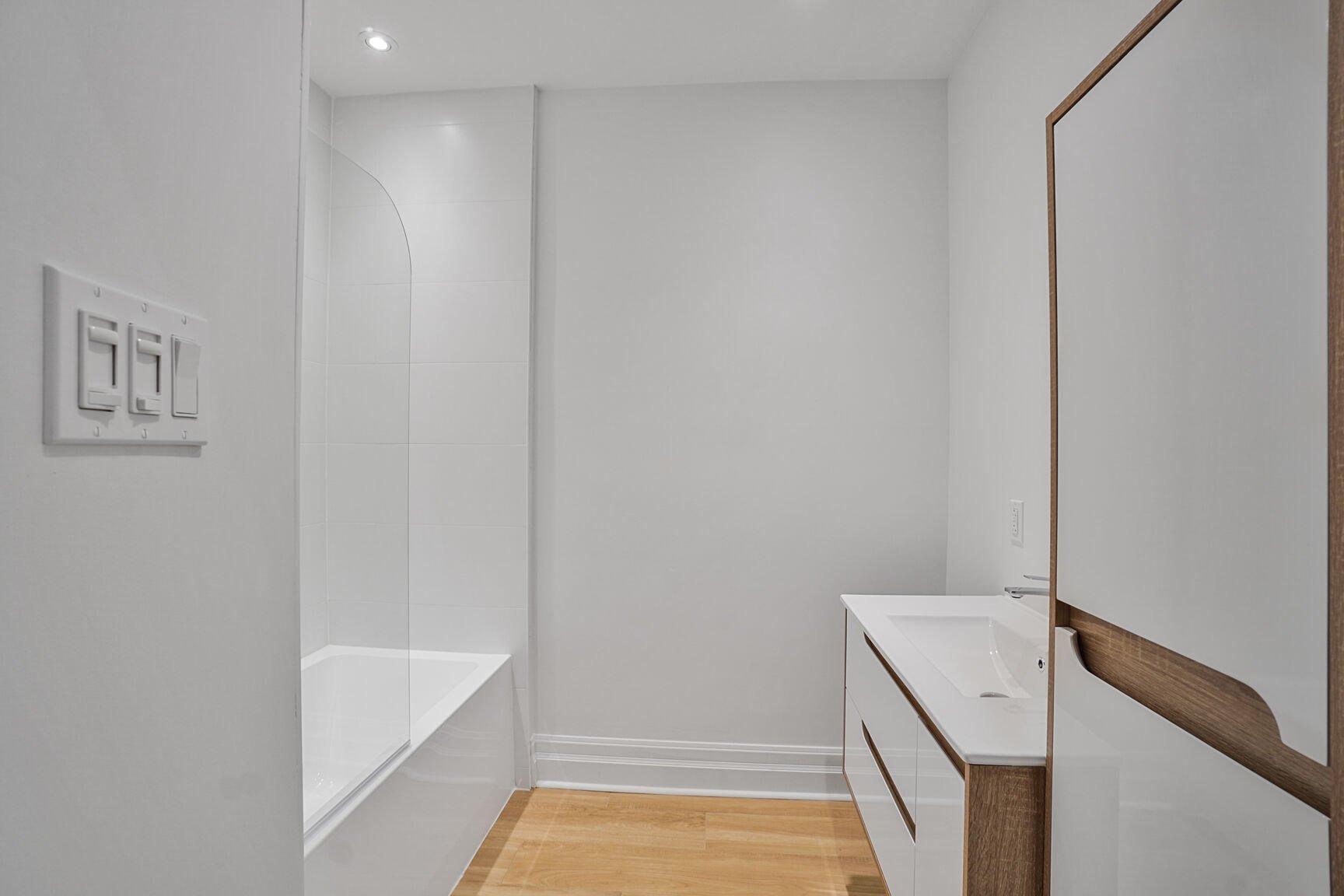 









6294


Rue St-Denis

,
Montréal (Rosemont/La Petite-Patrie),




QC
H2S2R7

