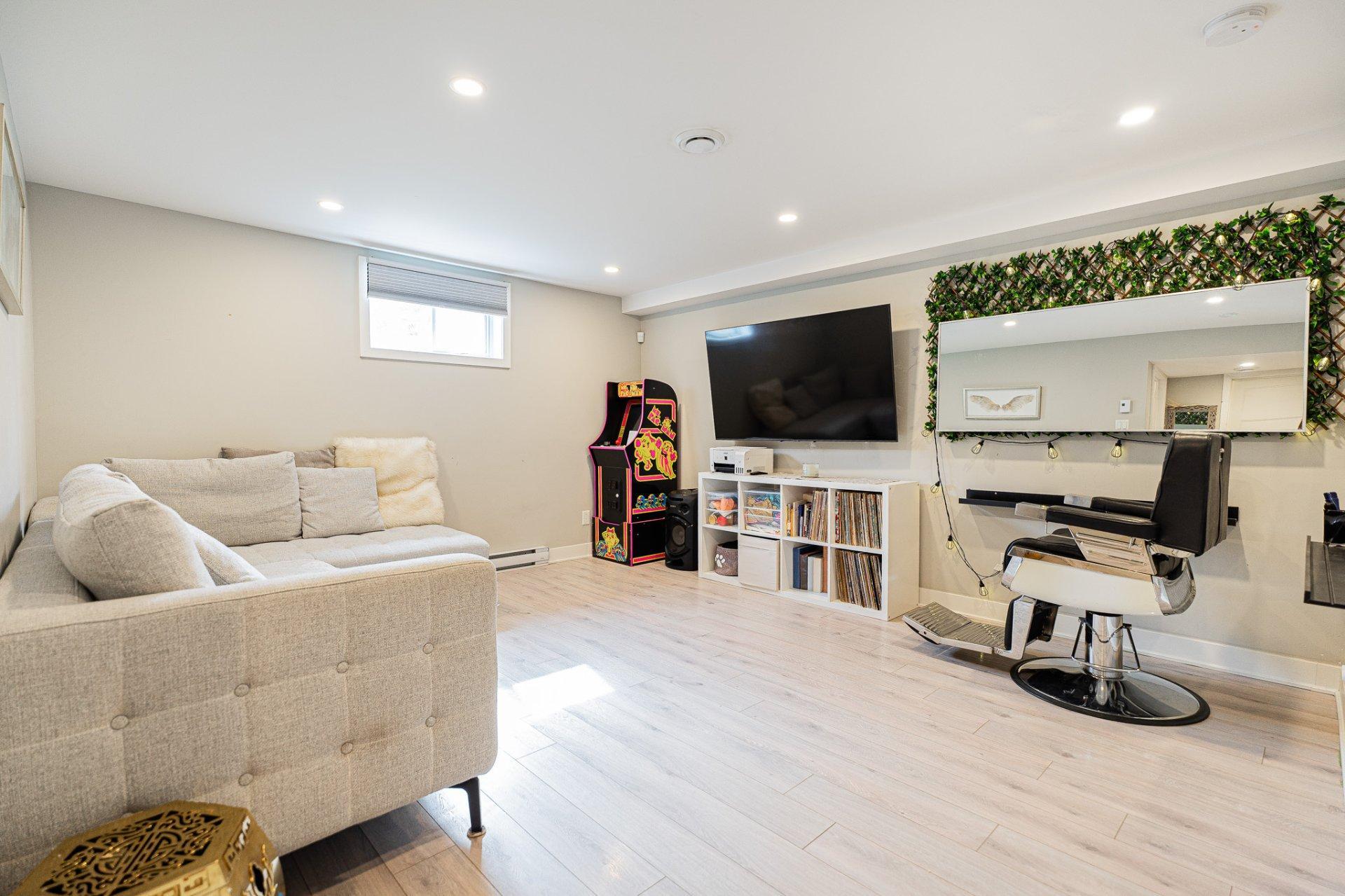 









21


Rue de Caplan

,
Blainville,




QC
J7B1J3

