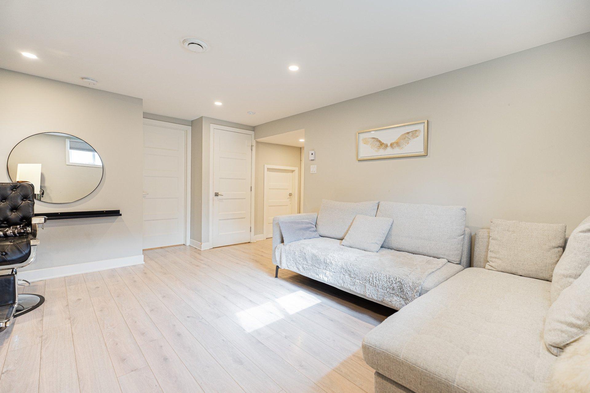 









21


Rue de Caplan

,
Blainville,




QC
J7B1J3

