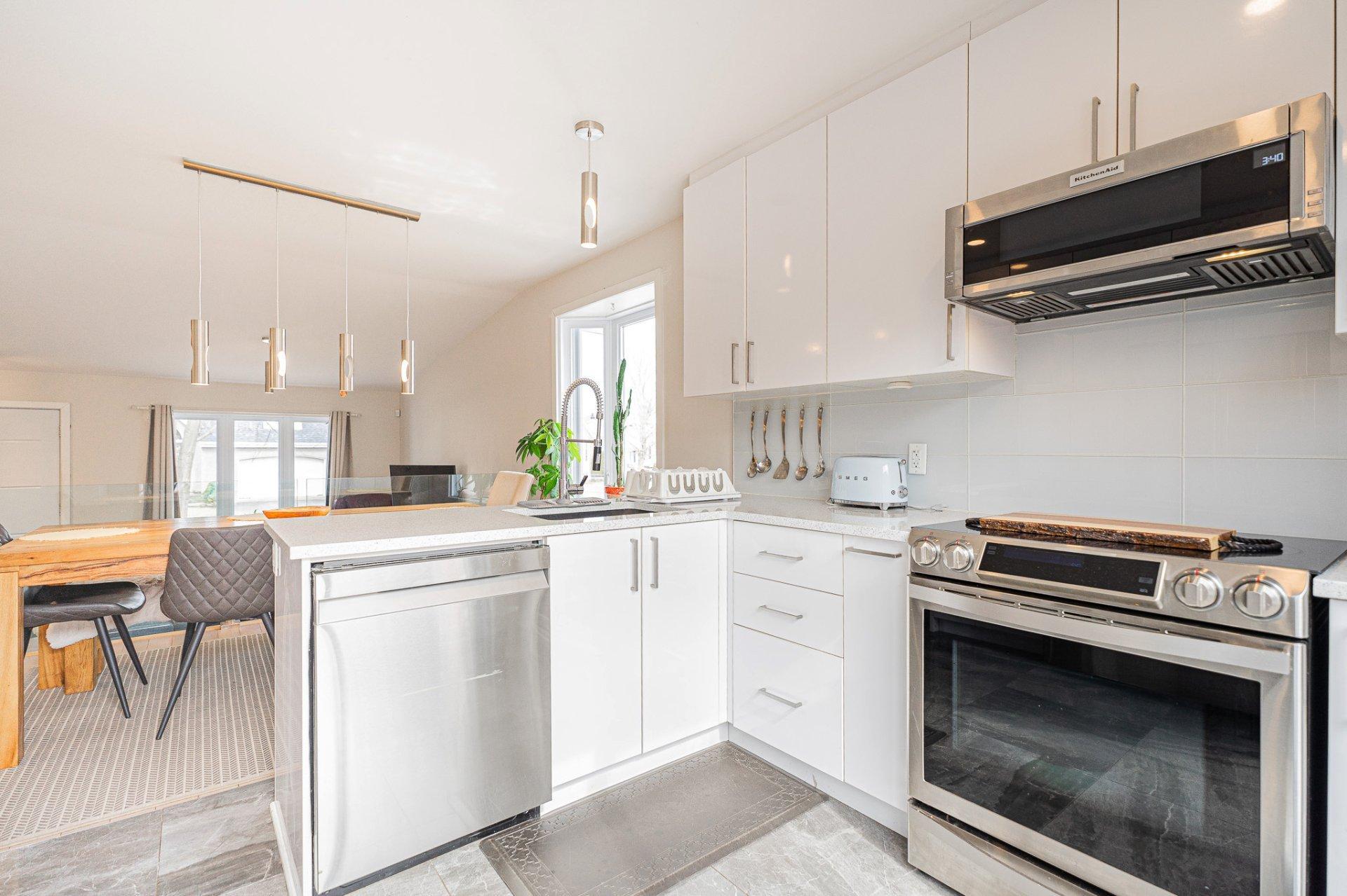 









21


Rue de Caplan

,
Blainville,




QC
J7B1J3

