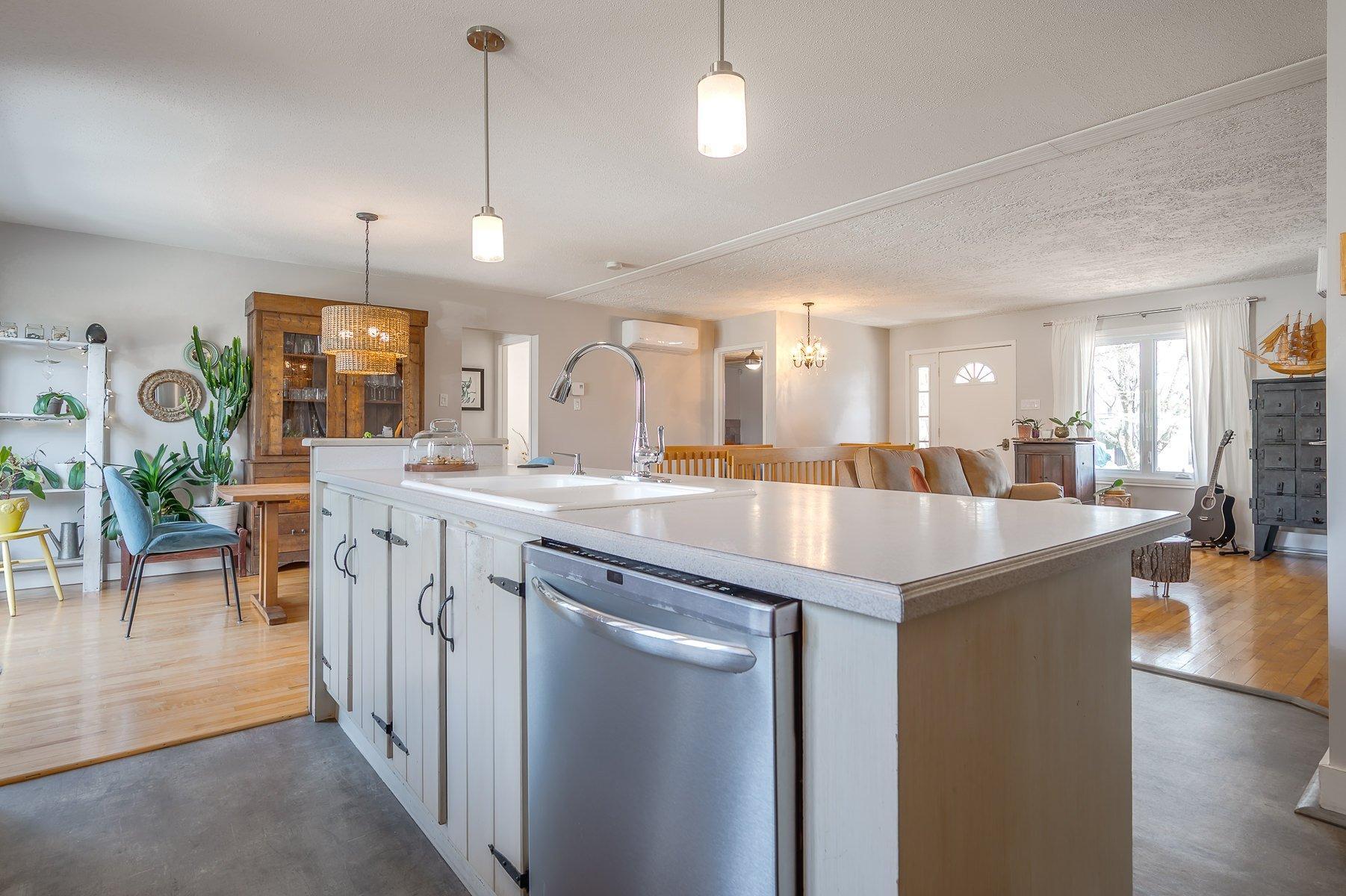 









79


Ch. du Fleuve

,
Coteau-du-Lac,




QC
J0P1B0

