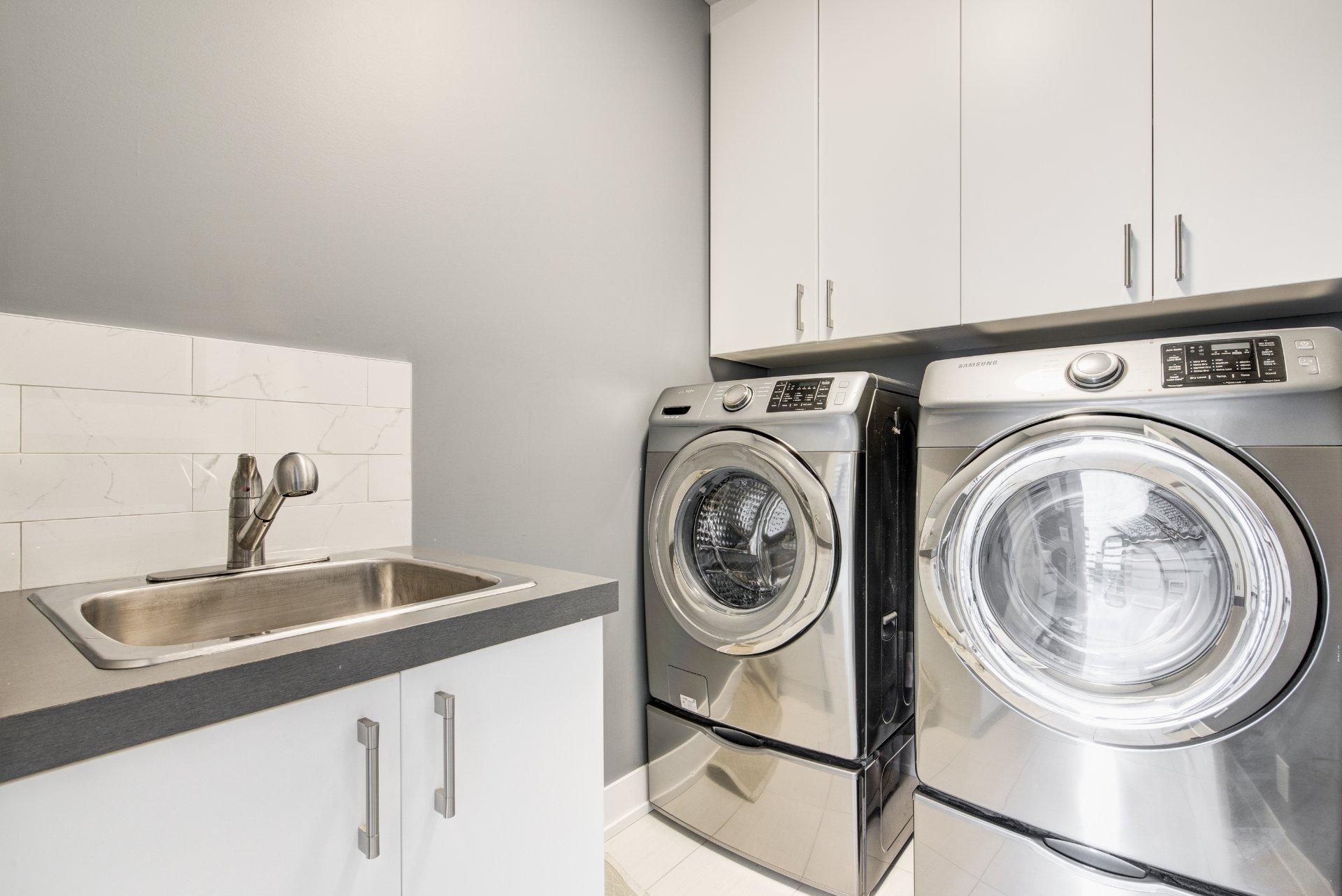 









863


Rue Deslauriers

,
La Prairie,




QC
J5R1L7

