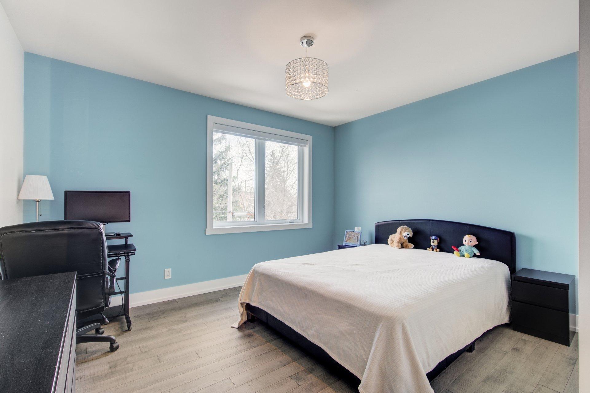 









863


Rue Deslauriers

,
La Prairie,




QC
J5R1L7

