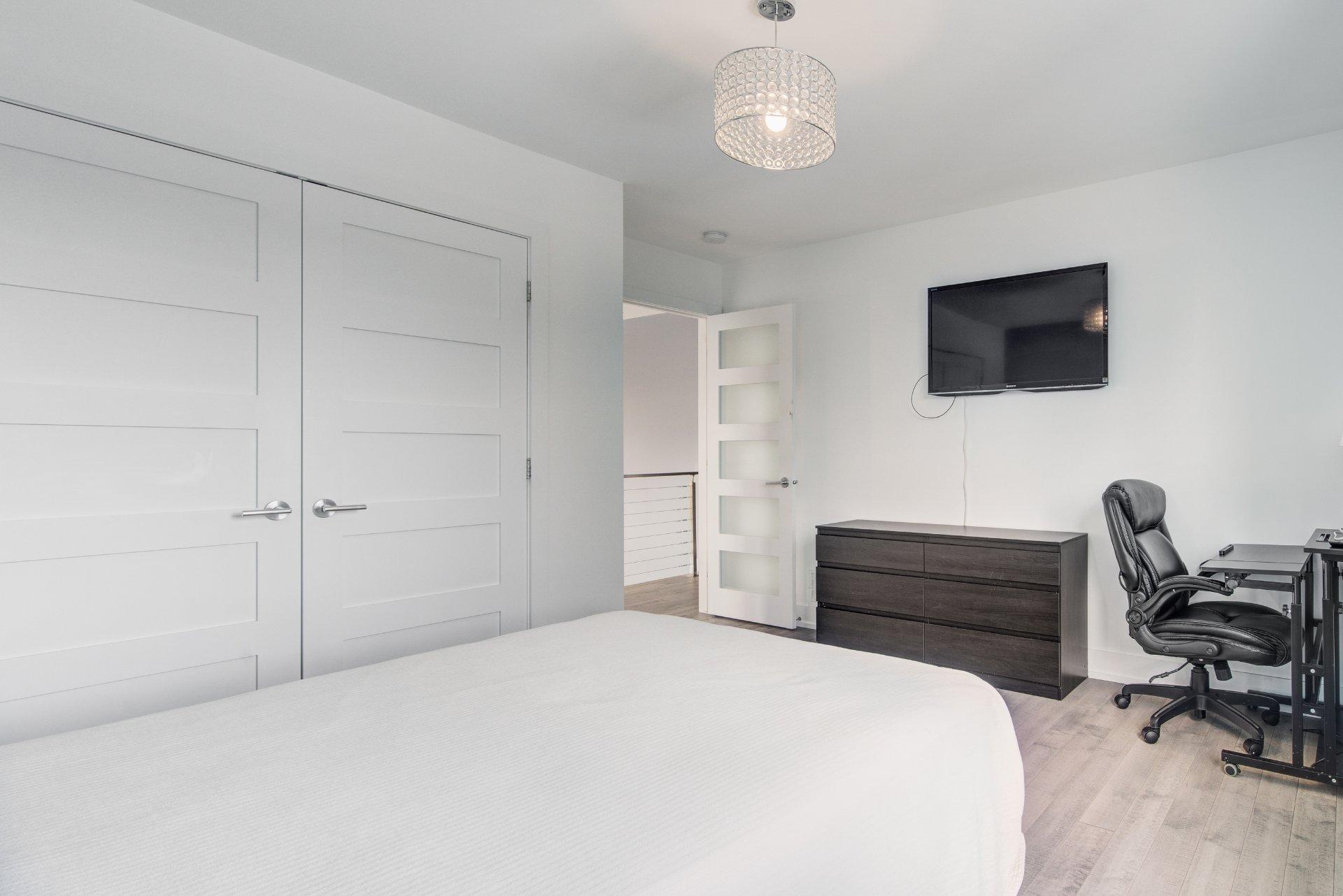 









863


Rue Deslauriers

,
La Prairie,




QC
J5R1L7

