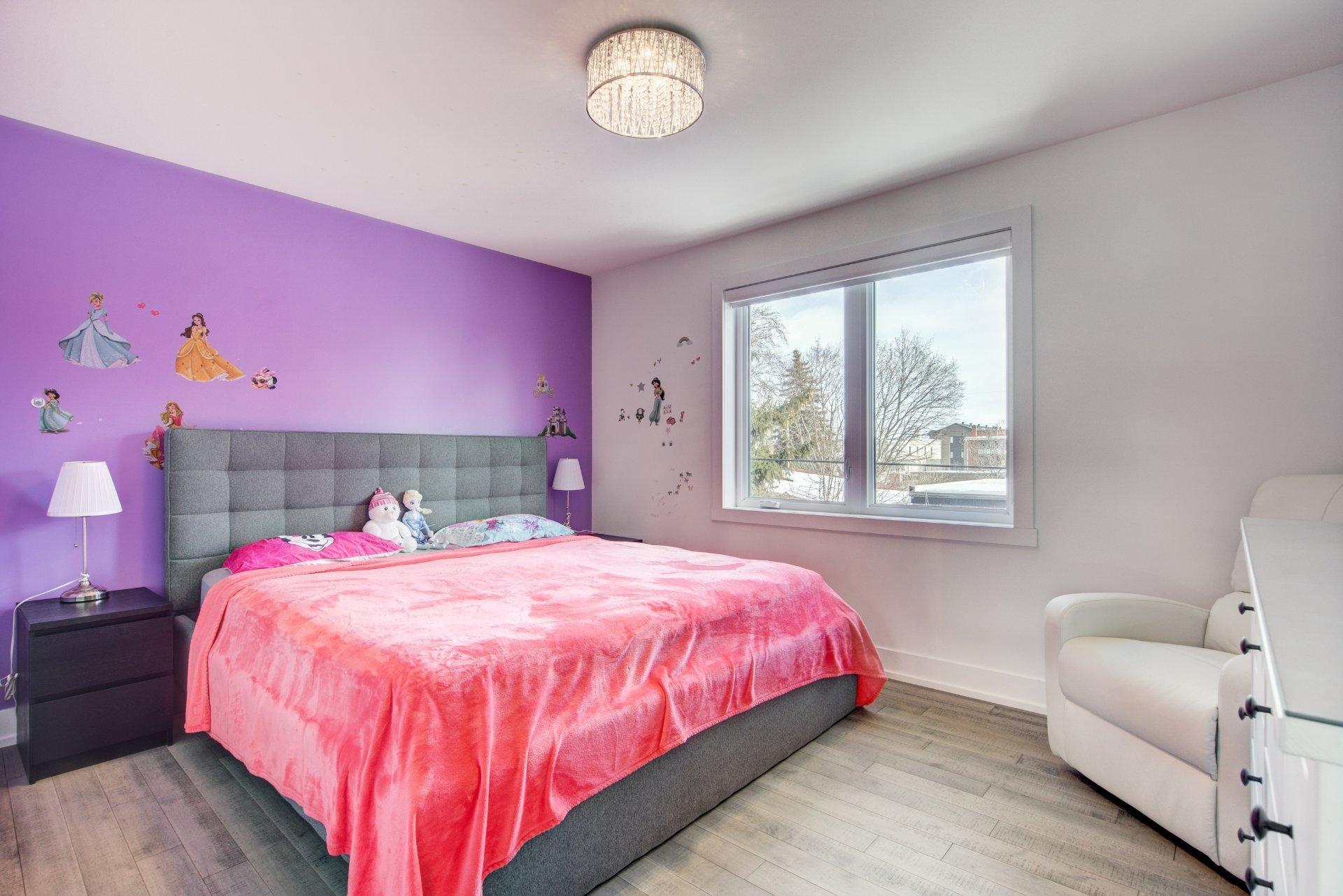 









863


Rue Deslauriers

,
La Prairie,




QC
J5R1L7

