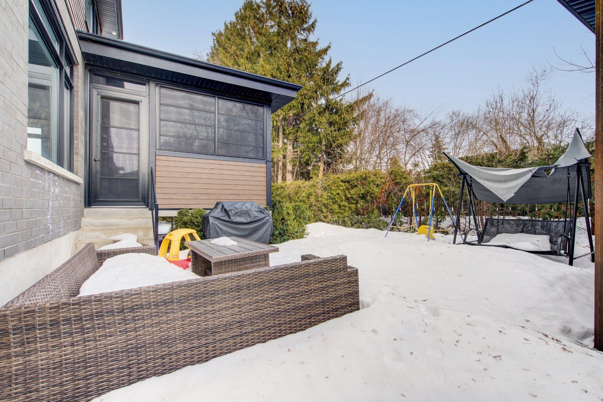 









863


Rue Deslauriers

,
La Prairie,




QC
J5R1L7

