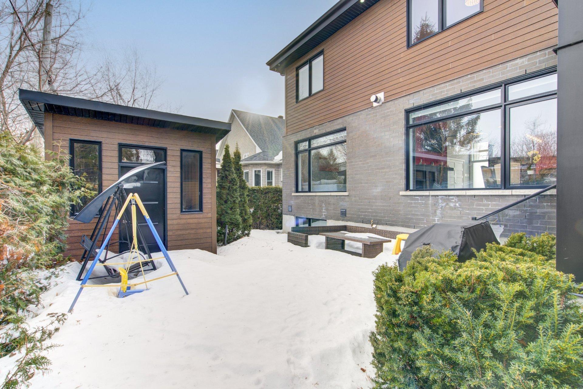 









863


Rue Deslauriers

,
La Prairie,




QC
J5R1L7

