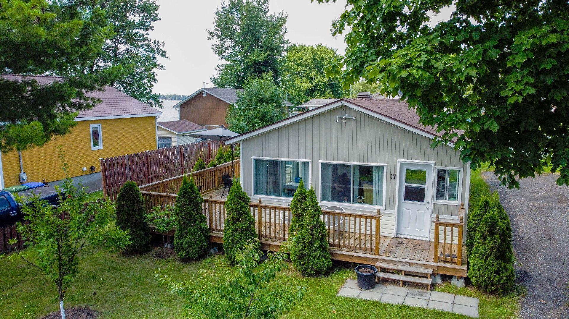 









17


Rue Beach

,
Grenville-sur-la-Rouge,




QC
J0V1B0

