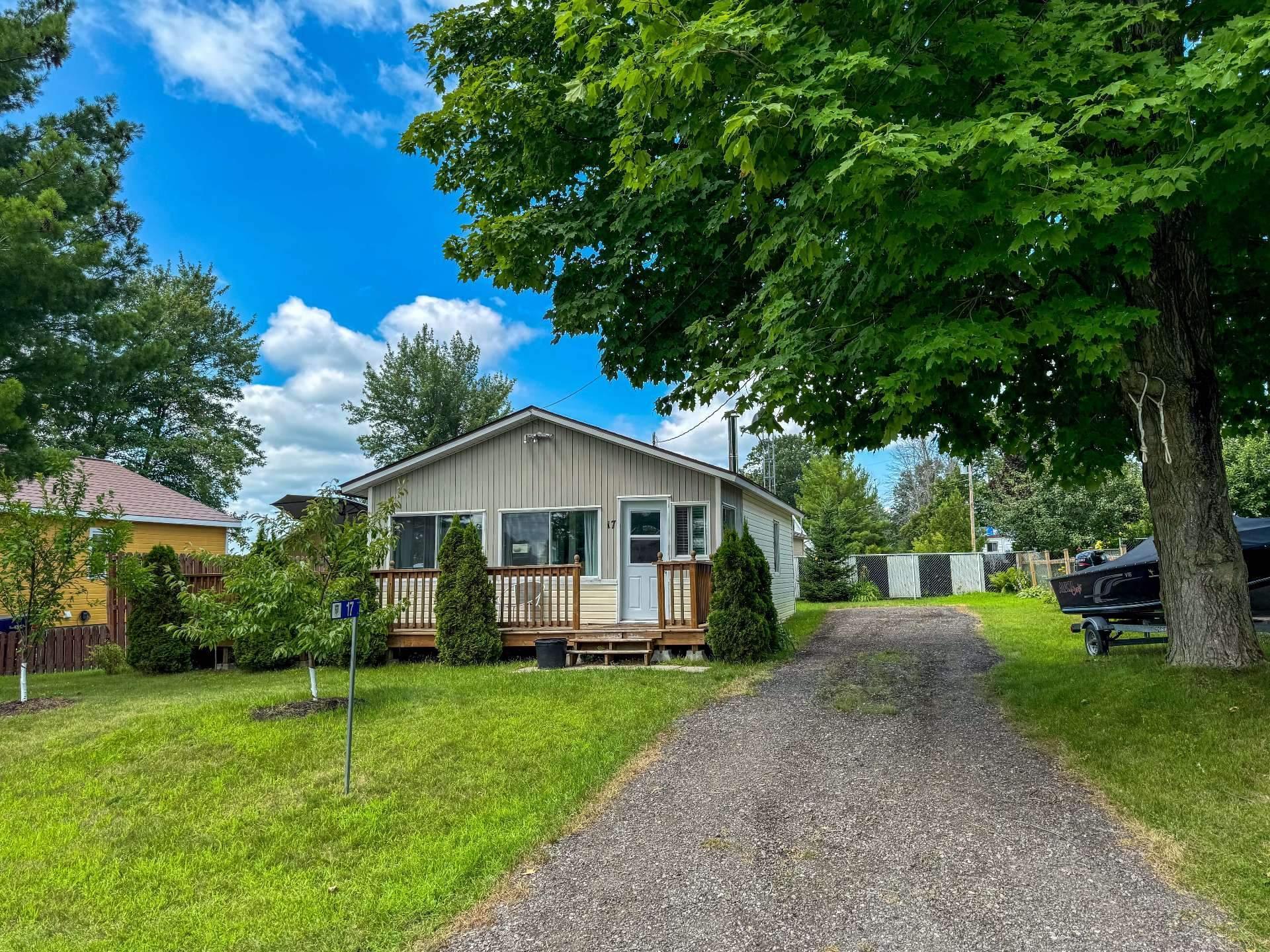 









17


Rue Beach

,
Grenville-sur-la-Rouge,




QC
J0V1B0

