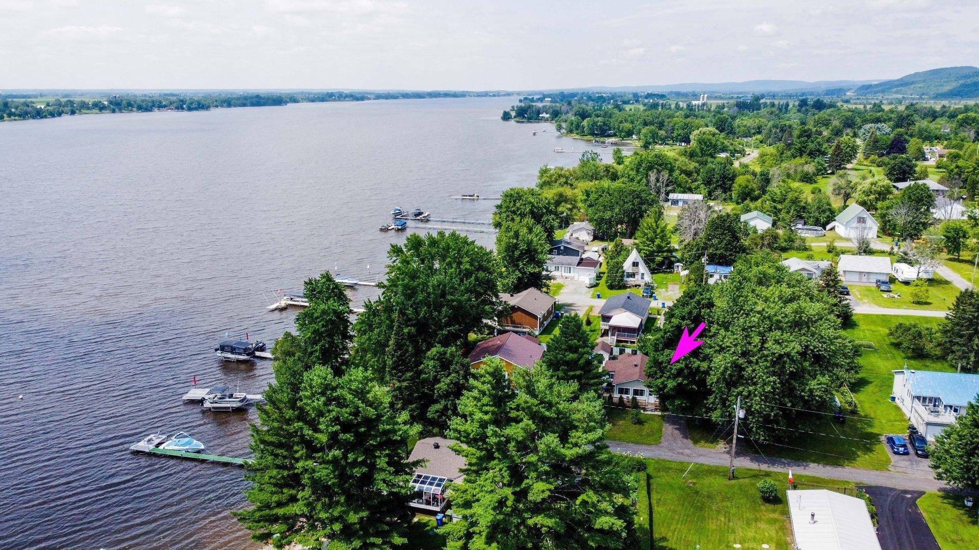 









17


Rue Beach

,
Grenville-sur-la-Rouge,




QC
J0V1B0


