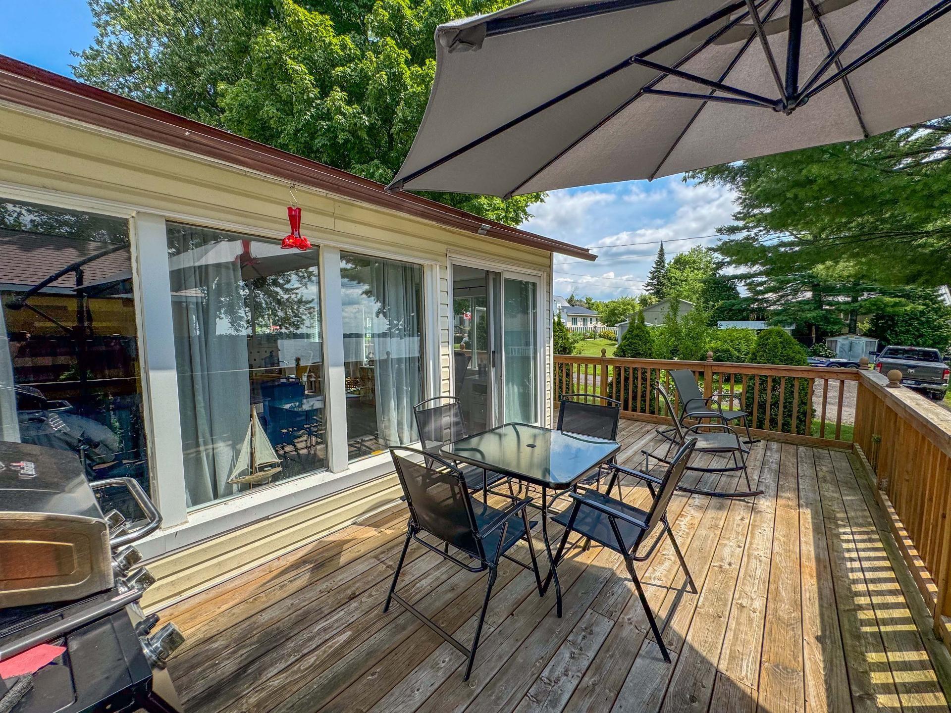 









17


Rue Beach

,
Grenville-sur-la-Rouge,




QC
J0V1B0

