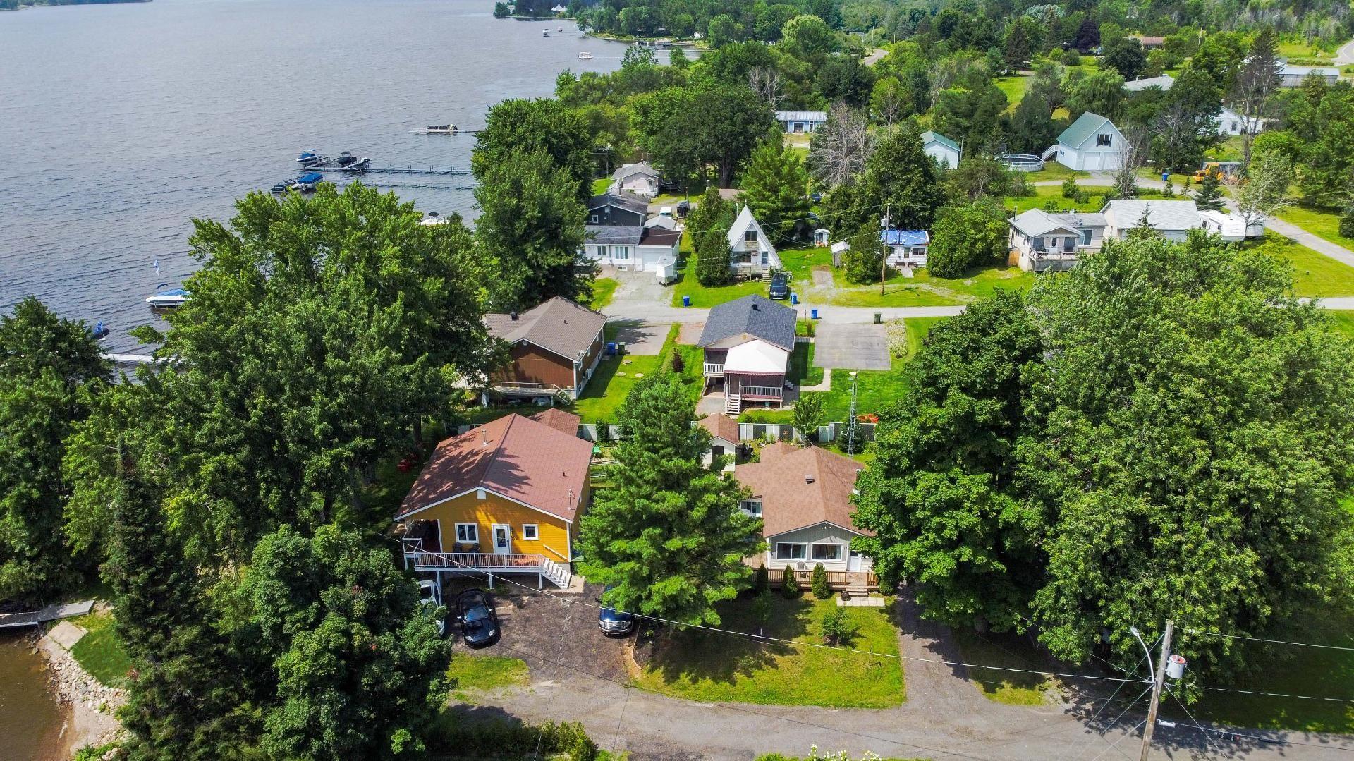 









17


Rue Beach

,
Grenville-sur-la-Rouge,




QC
J0V1B0

