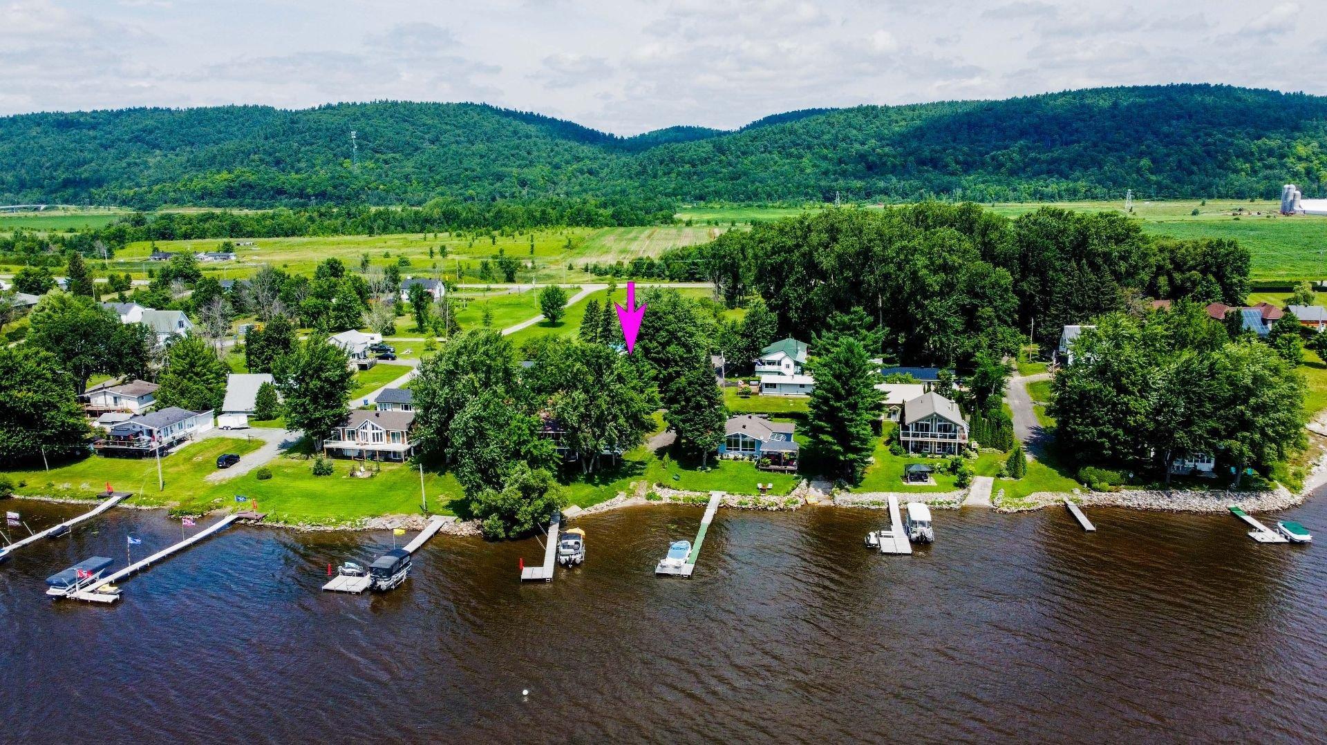 









17


Rue Beach

,
Grenville-sur-la-Rouge,




QC
J0V1B0

