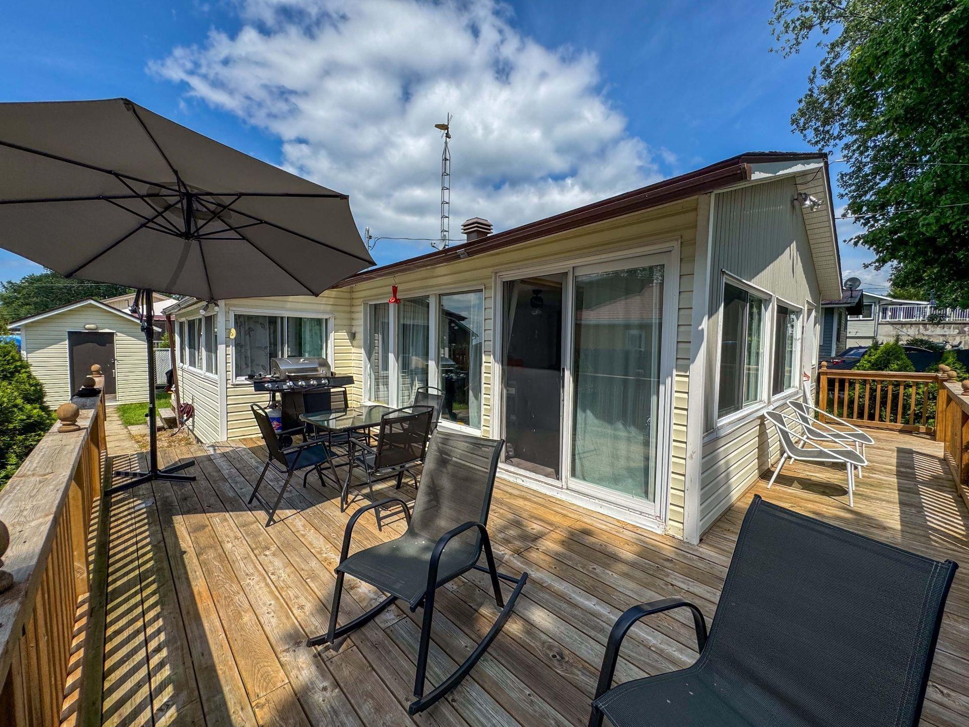 









17


Rue Beach

,
Grenville-sur-la-Rouge,




QC
J0V1B0

