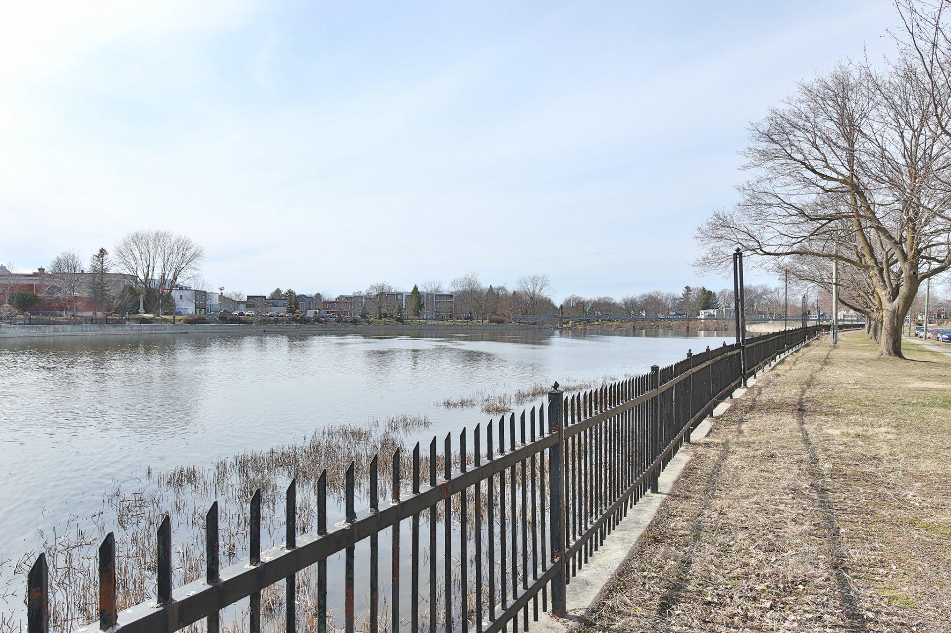 









542


Rue St-Paul

,
Farnham,




QC
J3N2K3


